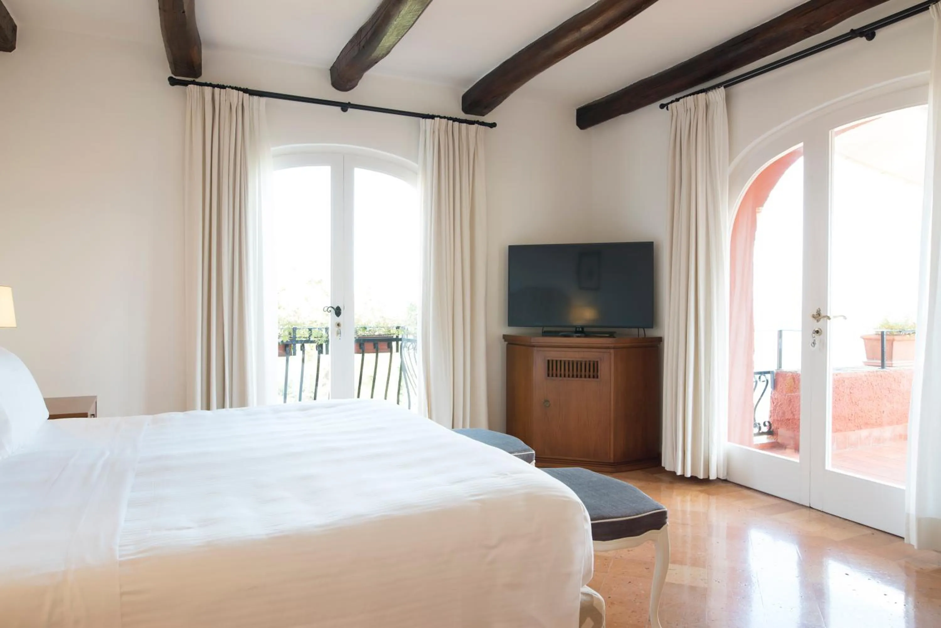 Bedroom, Bed in Il Pellicano