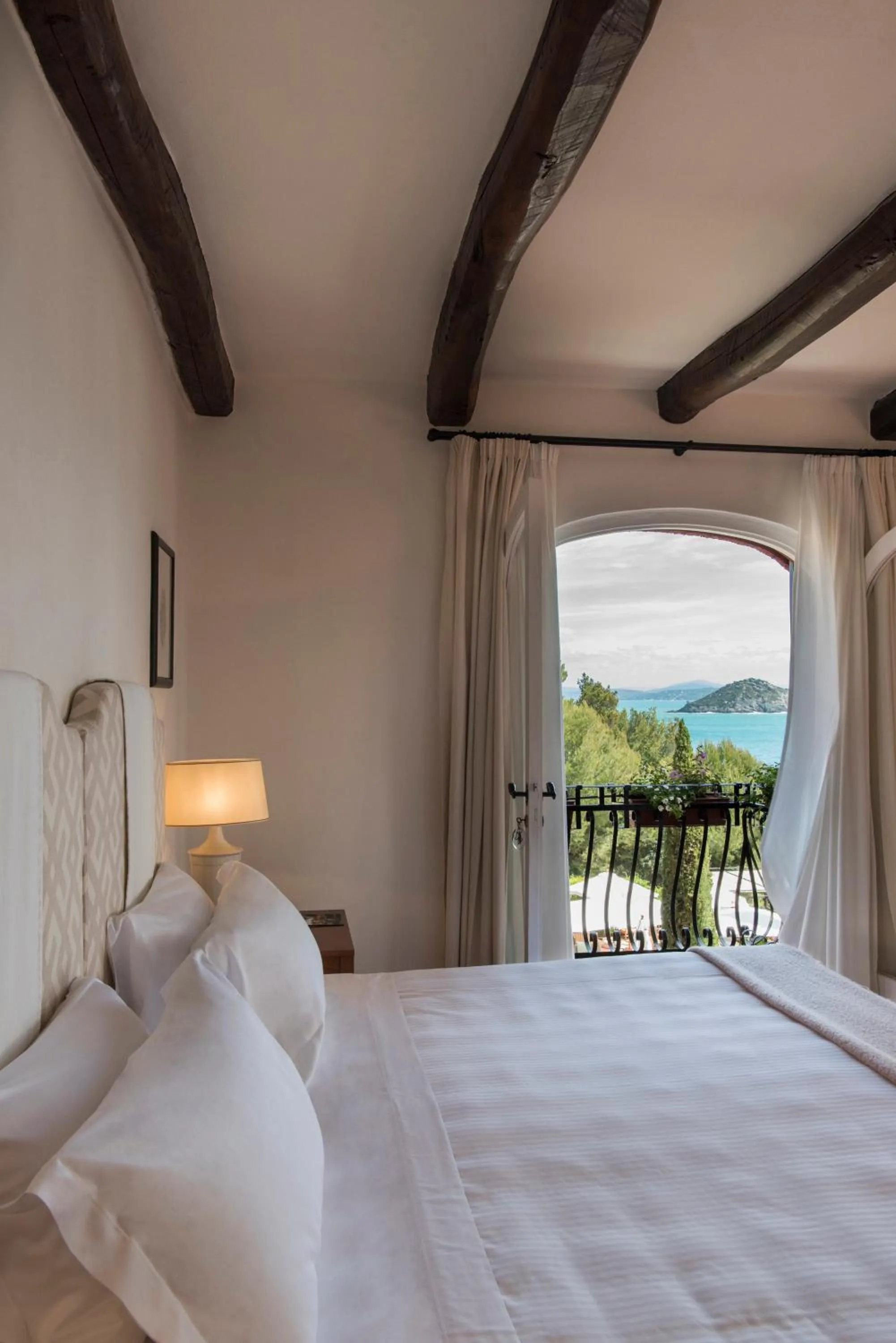 Bedroom, Bed in Il Pellicano