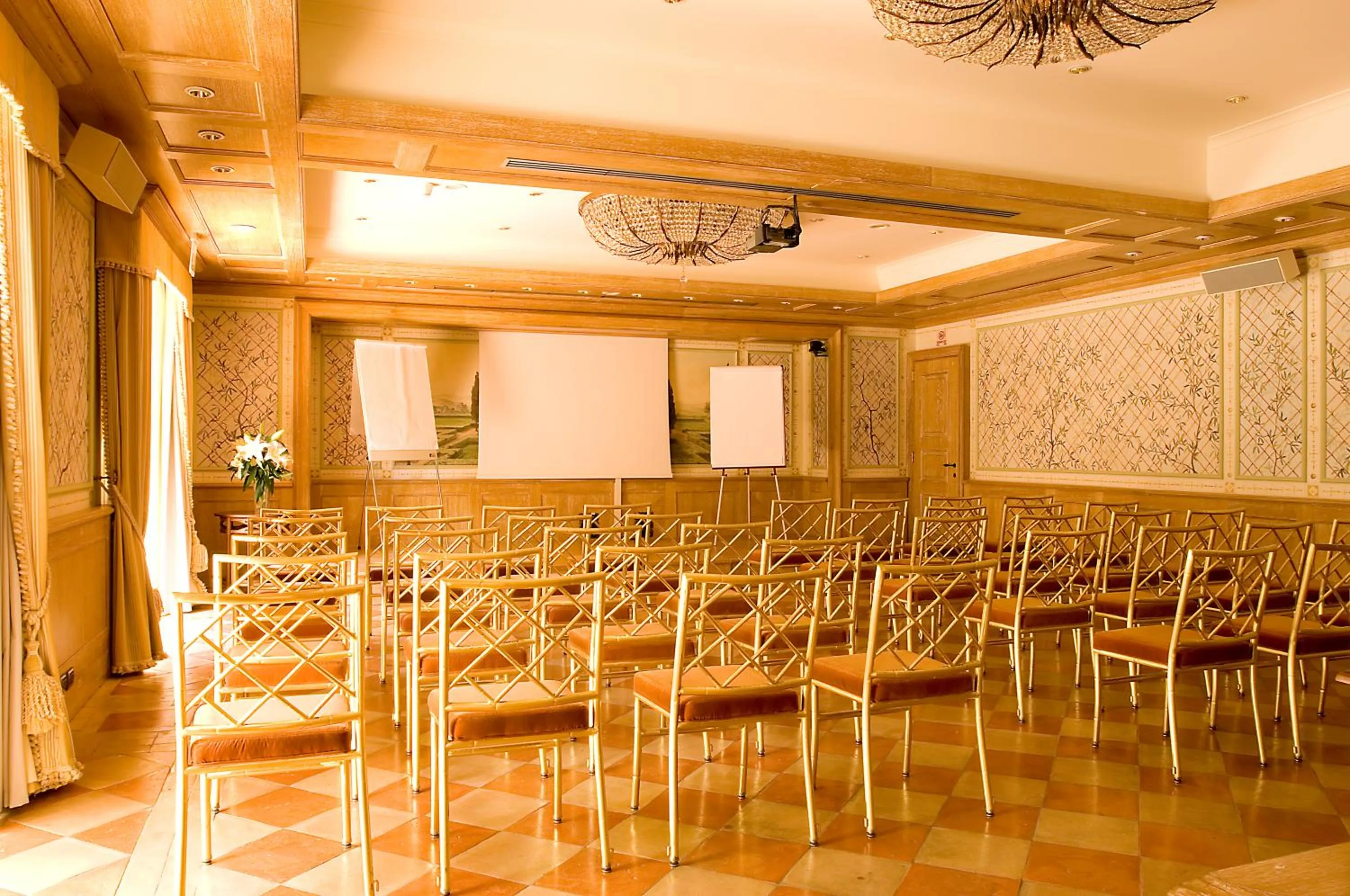 Business facilities in Il Pellicano