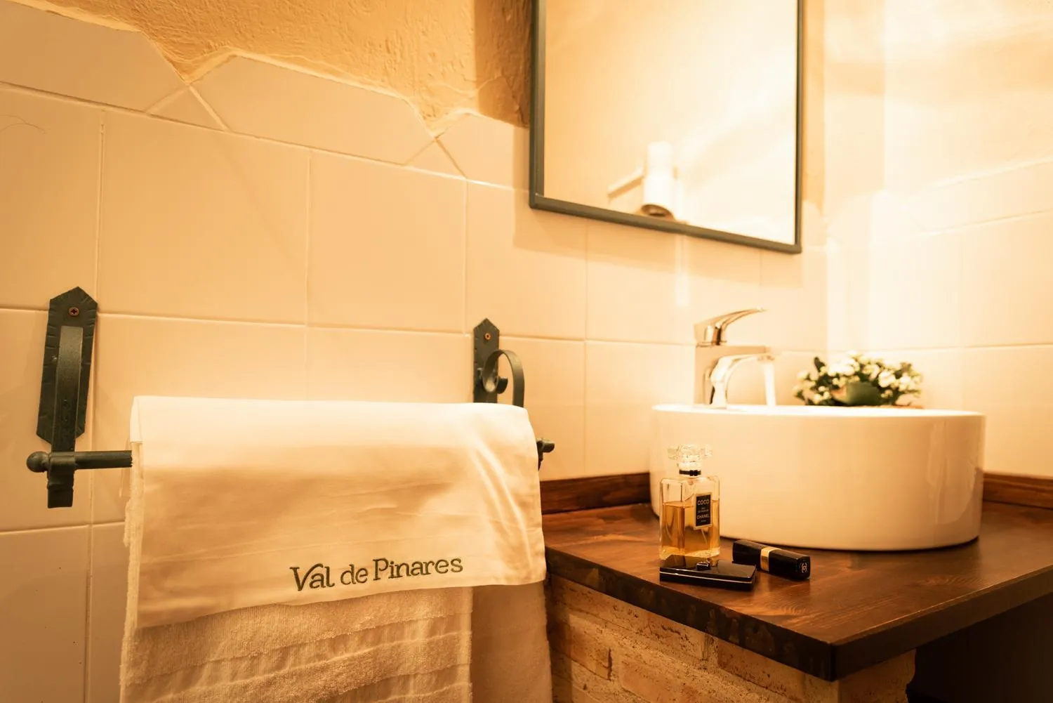 Decorative detail, Bed in Hospedium Hotel Val de Pinares