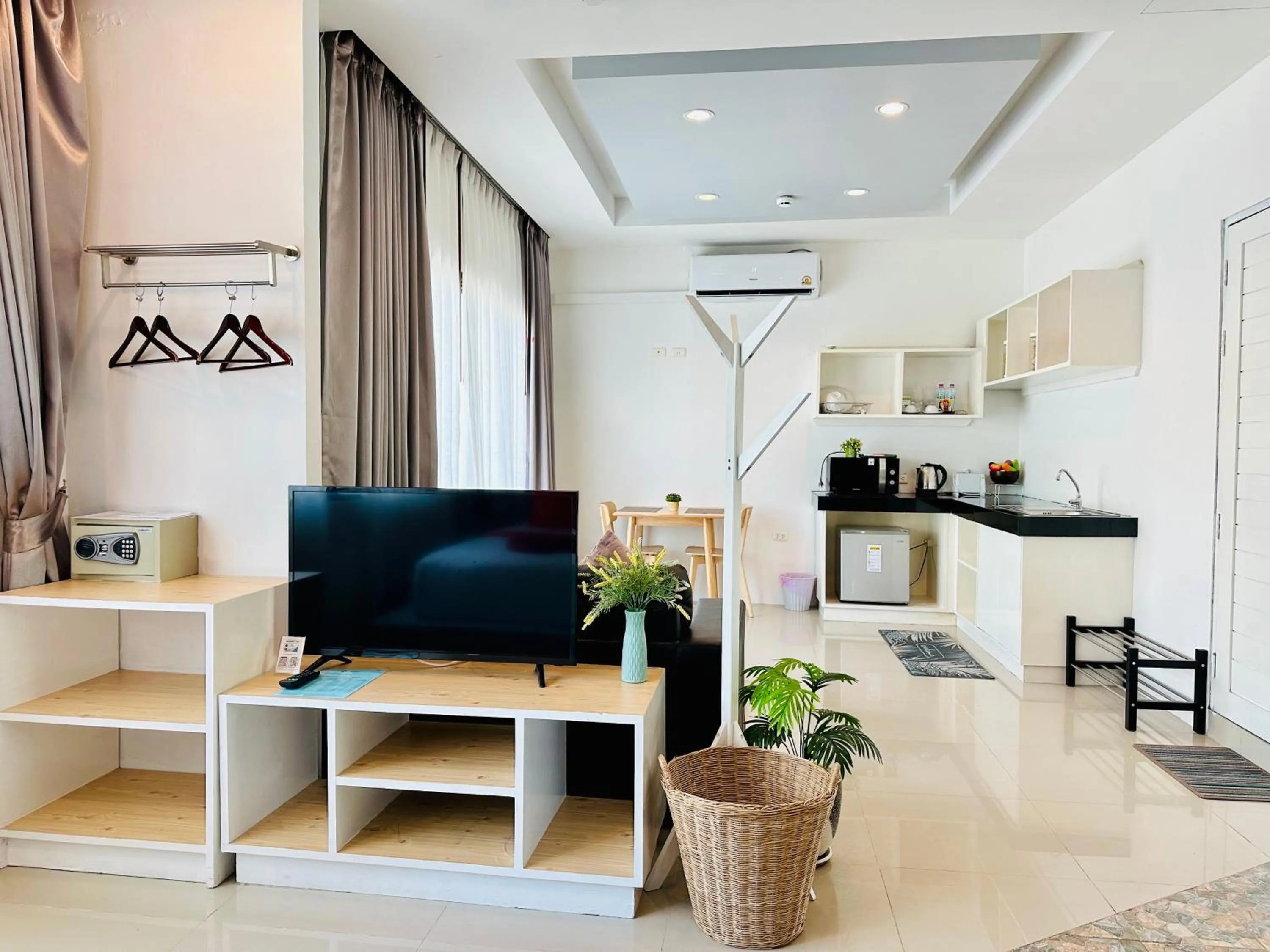 Kitchen or kitchenette in PJ Patong Resortel