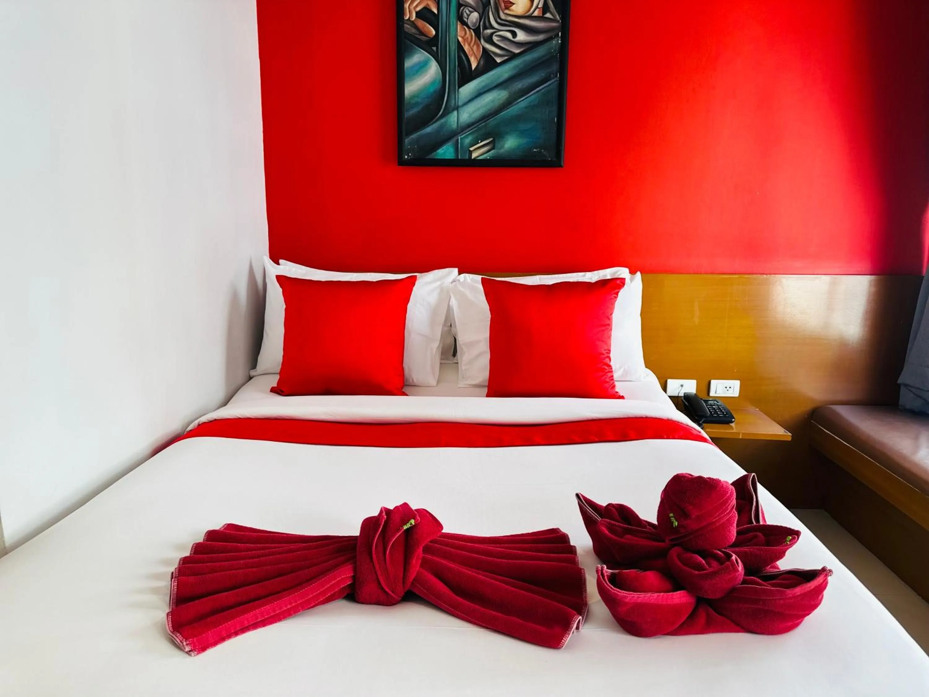 Bed in PJ Patong Resortel