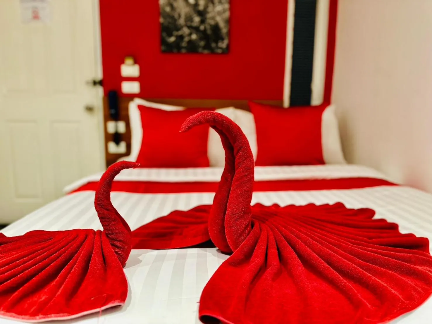 Bed in PJ Patong Resortel