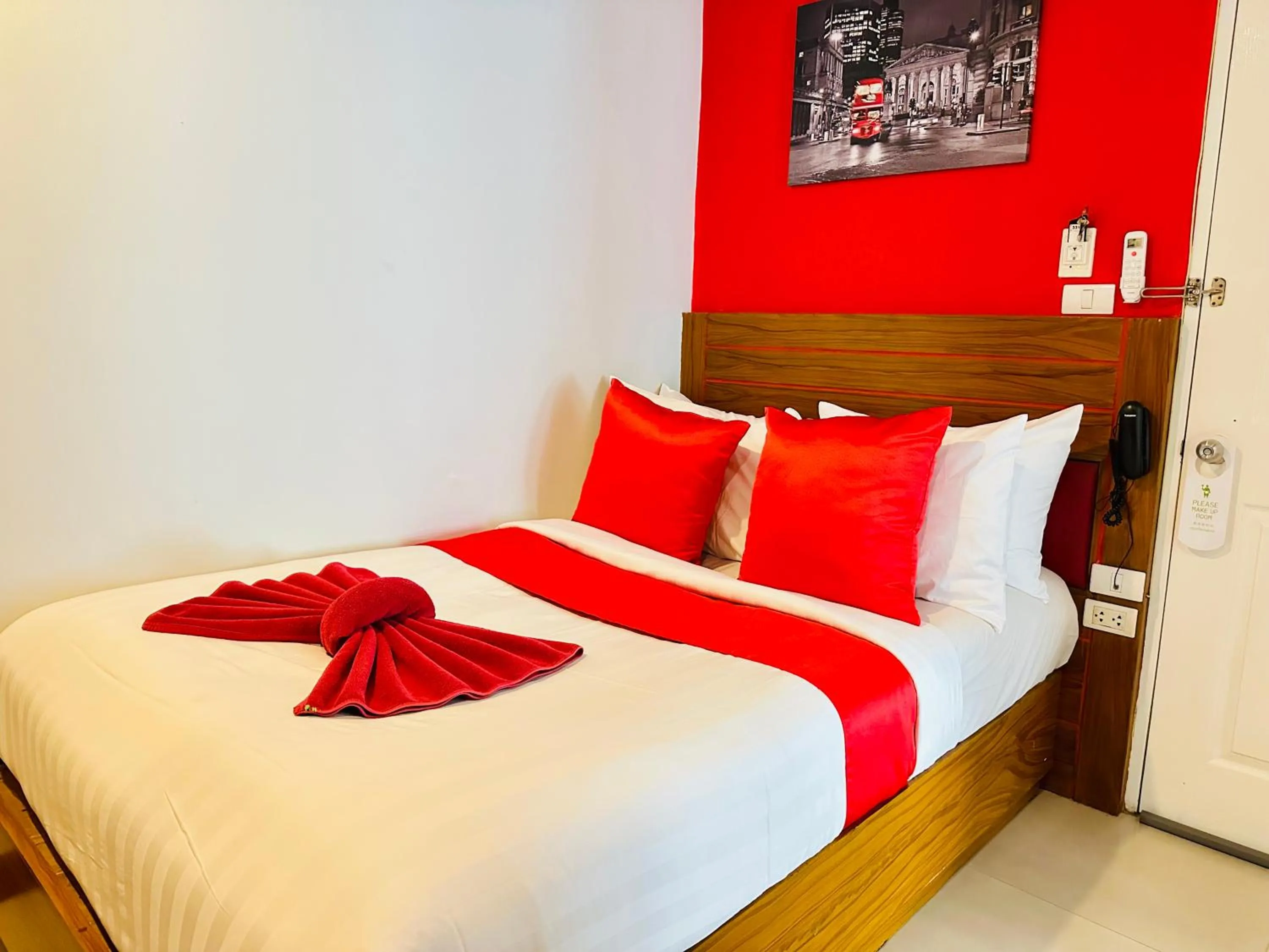 Bed in PJ Patong Resortel