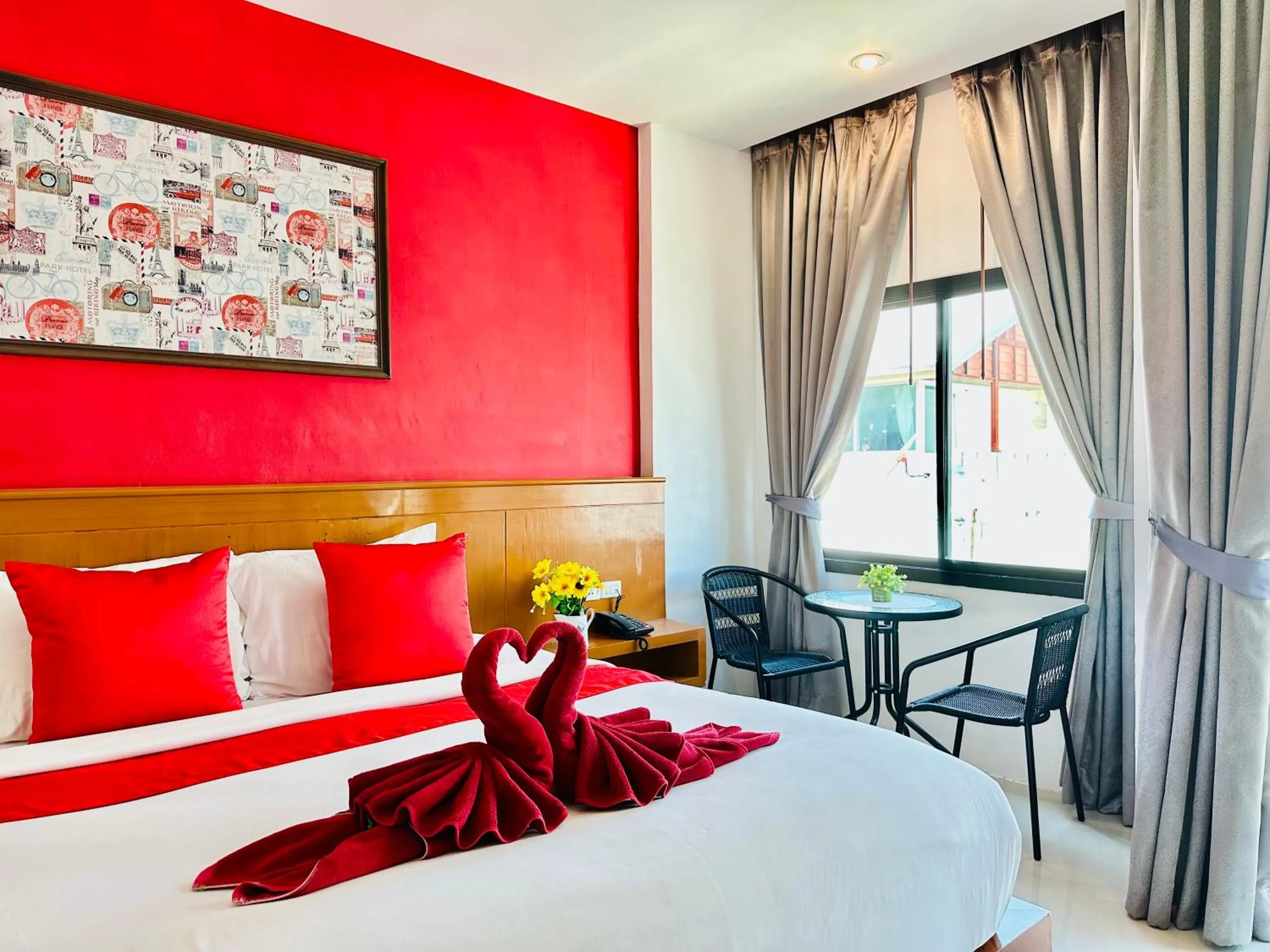 Seating area, Bed in PJ Patong Resortel