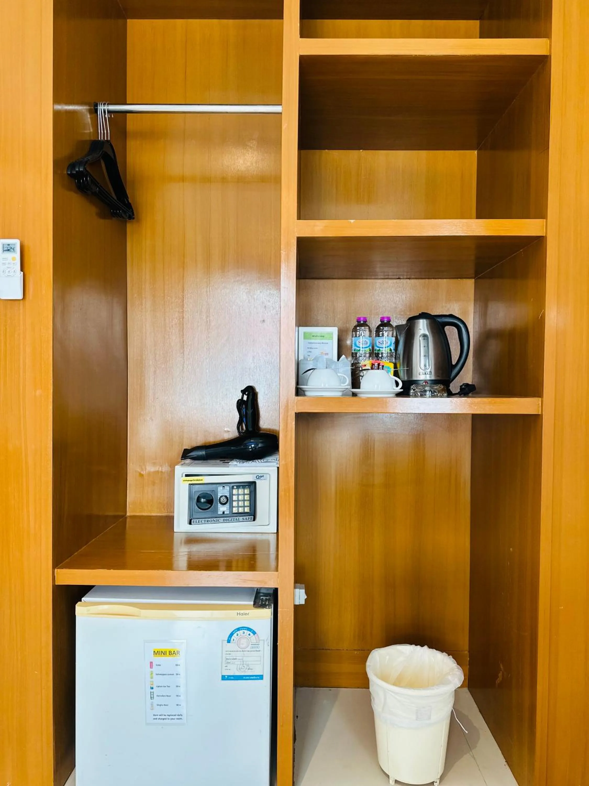 Coffee/tea facilities in PJ Patong Resortel