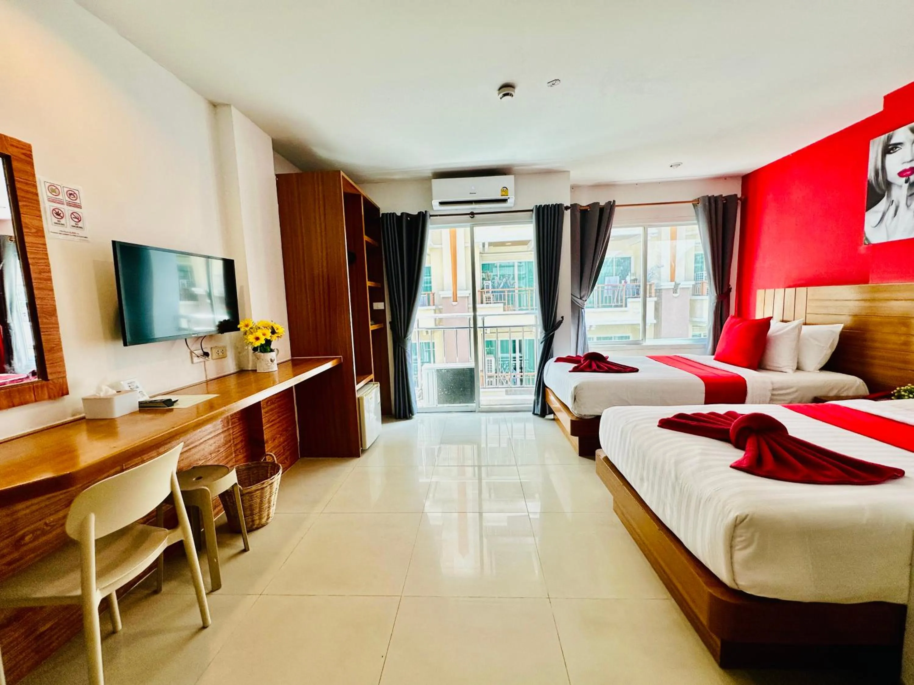 Bedroom, Bed in PJ Patong Resortel