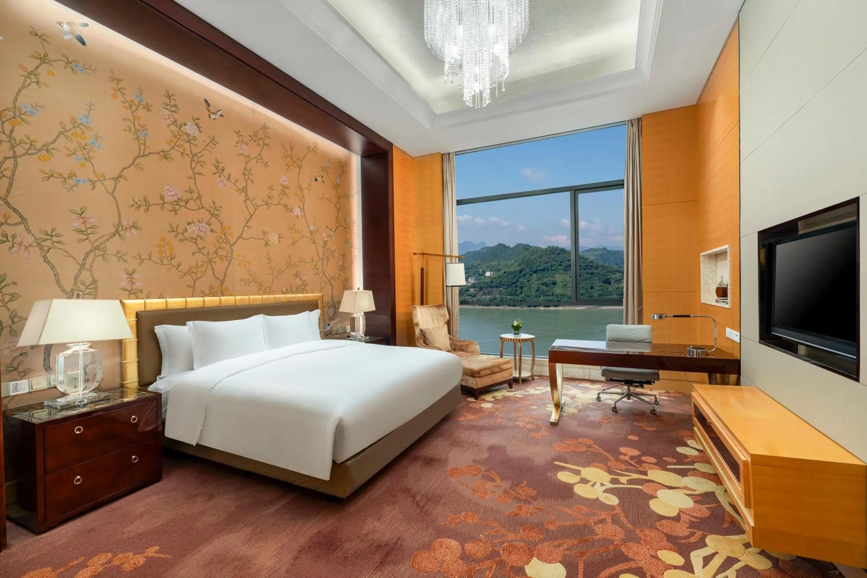 Bedroom, Bed in Crowne Plaza Yichang by IHG