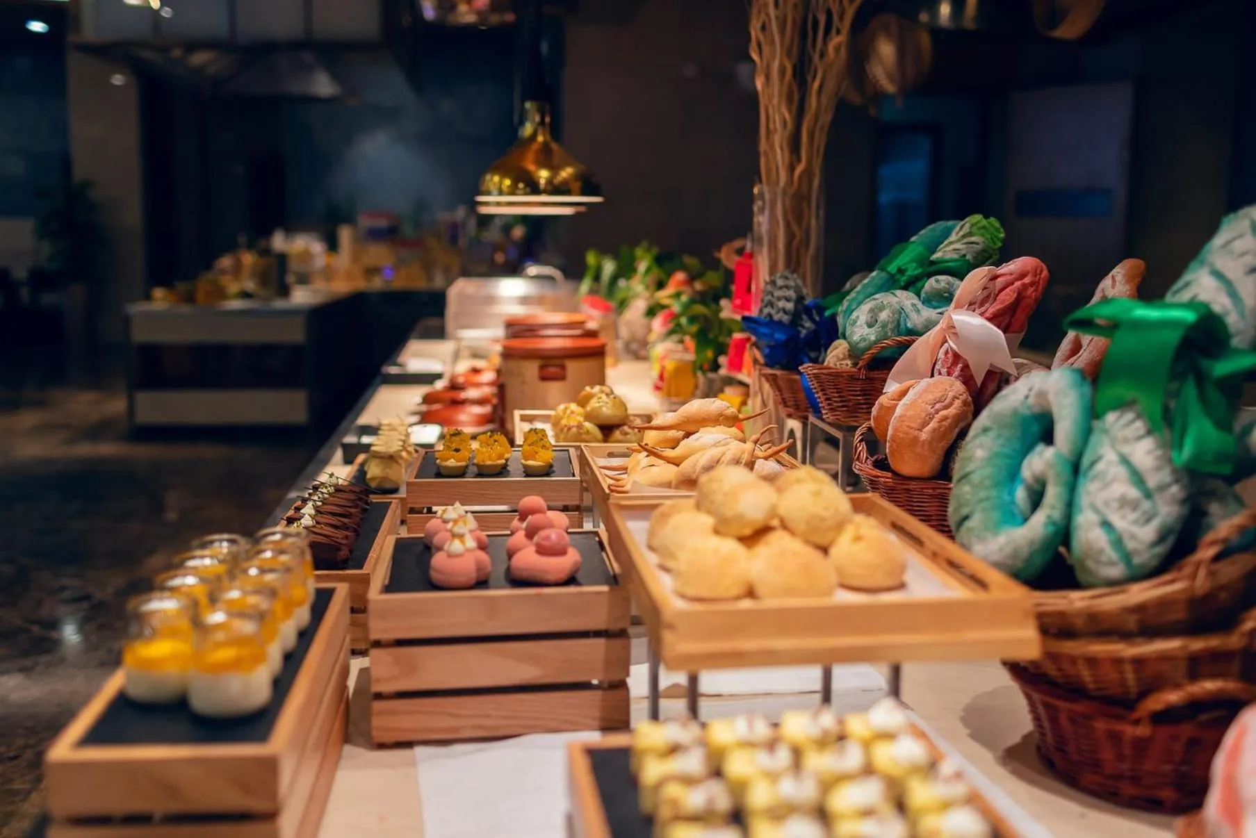 Restaurant/places to eat in Crowne Plaza Yichang by IHG