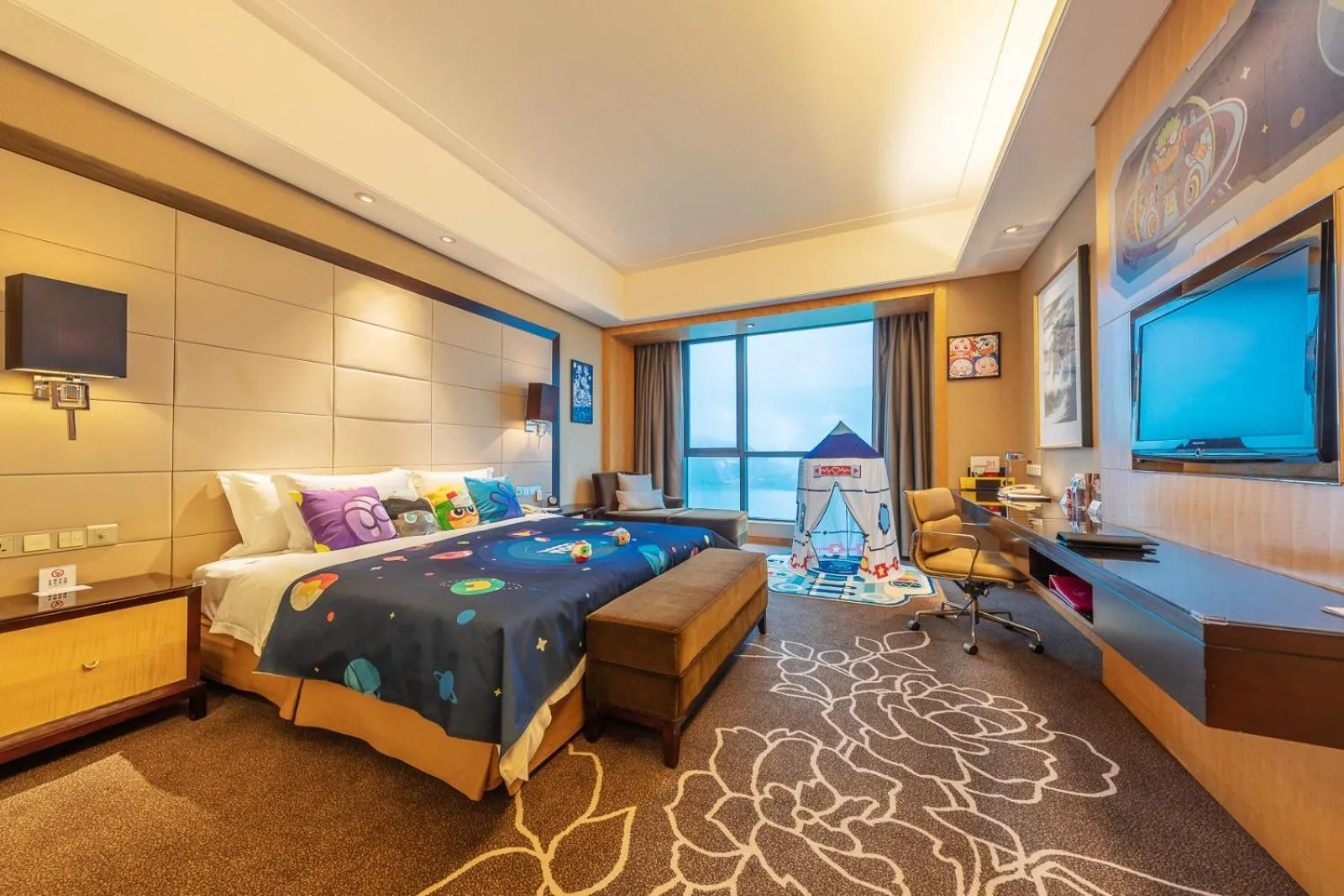 Bedroom, Bed in Crowne Plaza Yichang by IHG