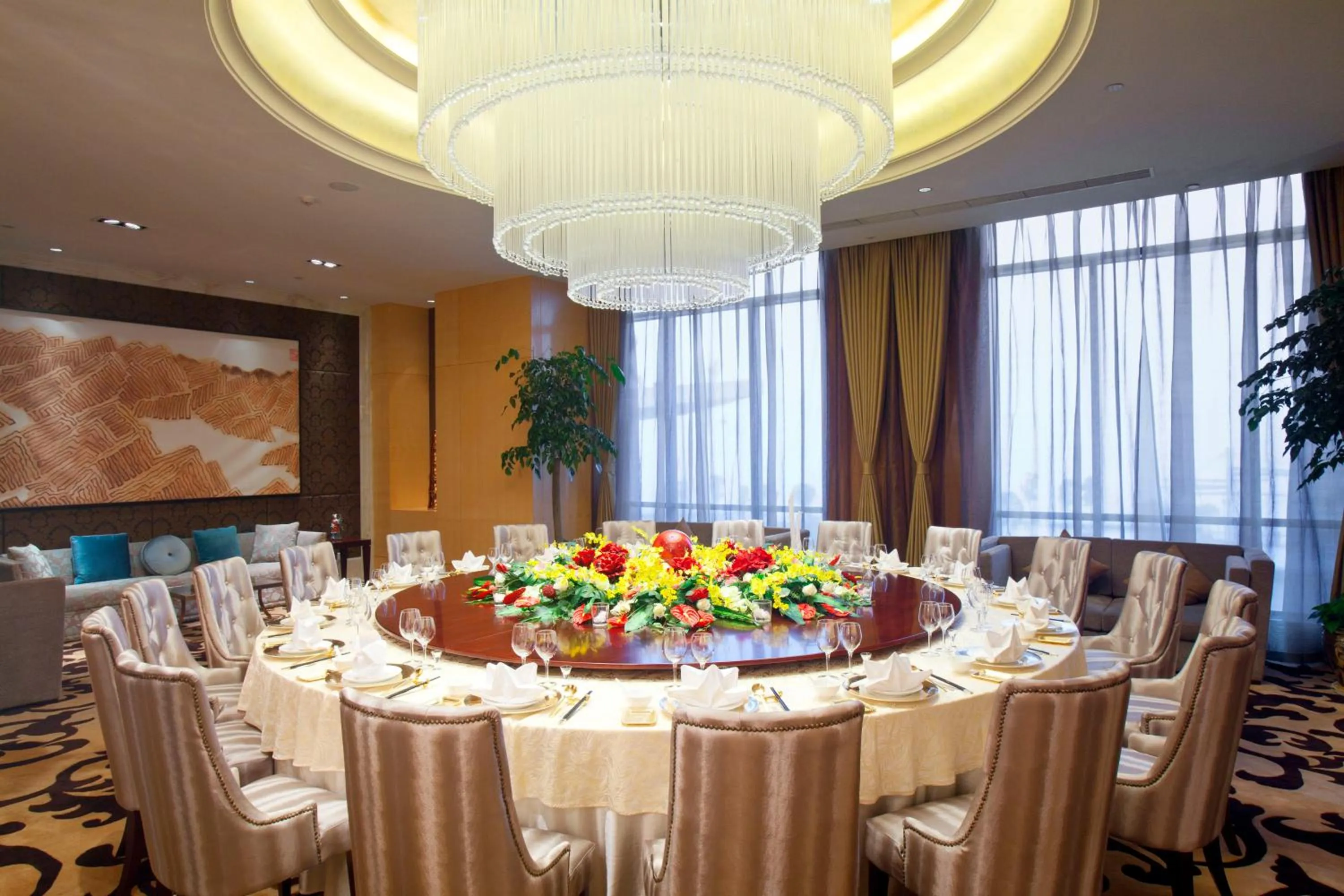 Restaurant/places to eat in Crowne Plaza Yichang by IHG