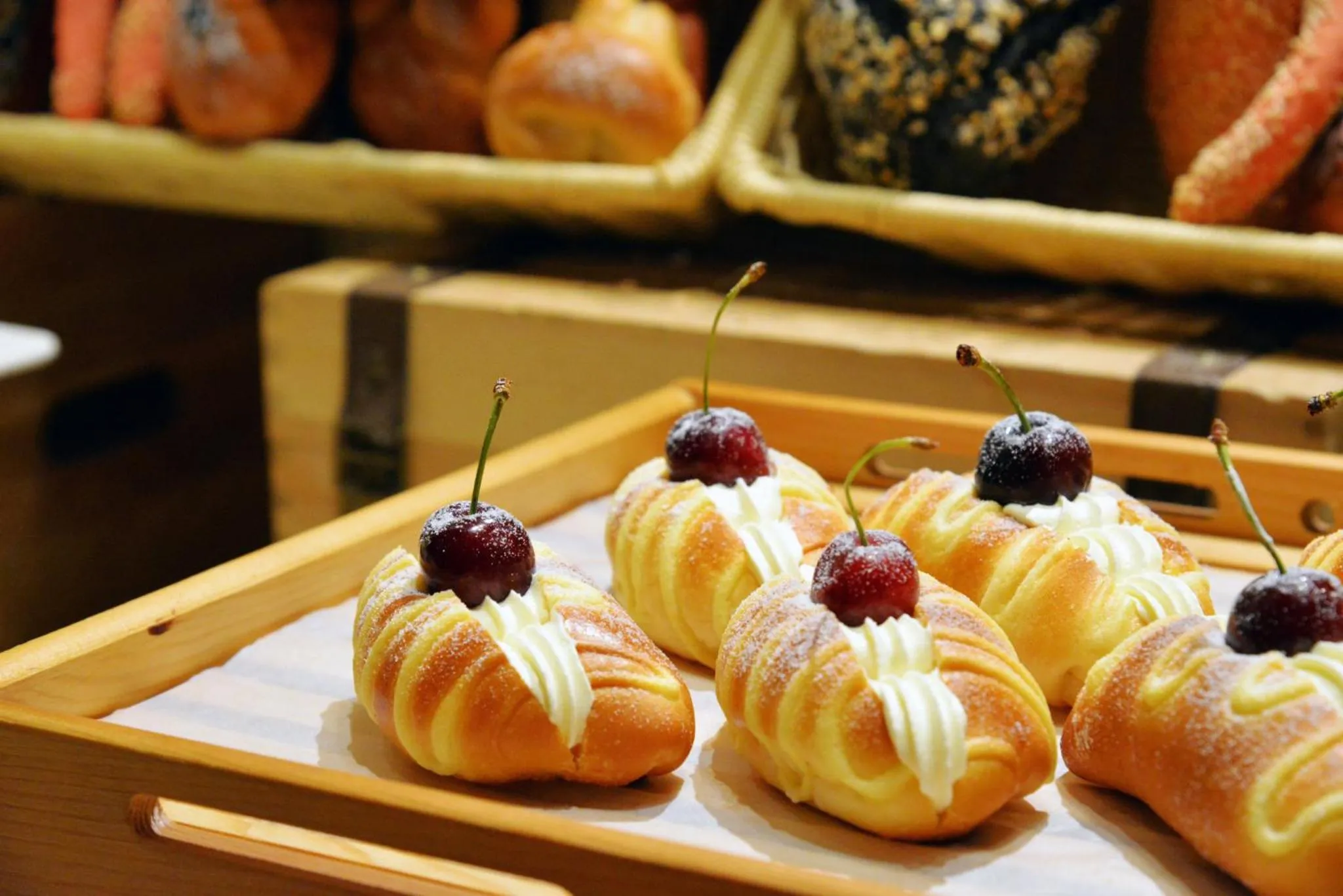 Restaurant/places to eat in Crowne Plaza Yichang by IHG