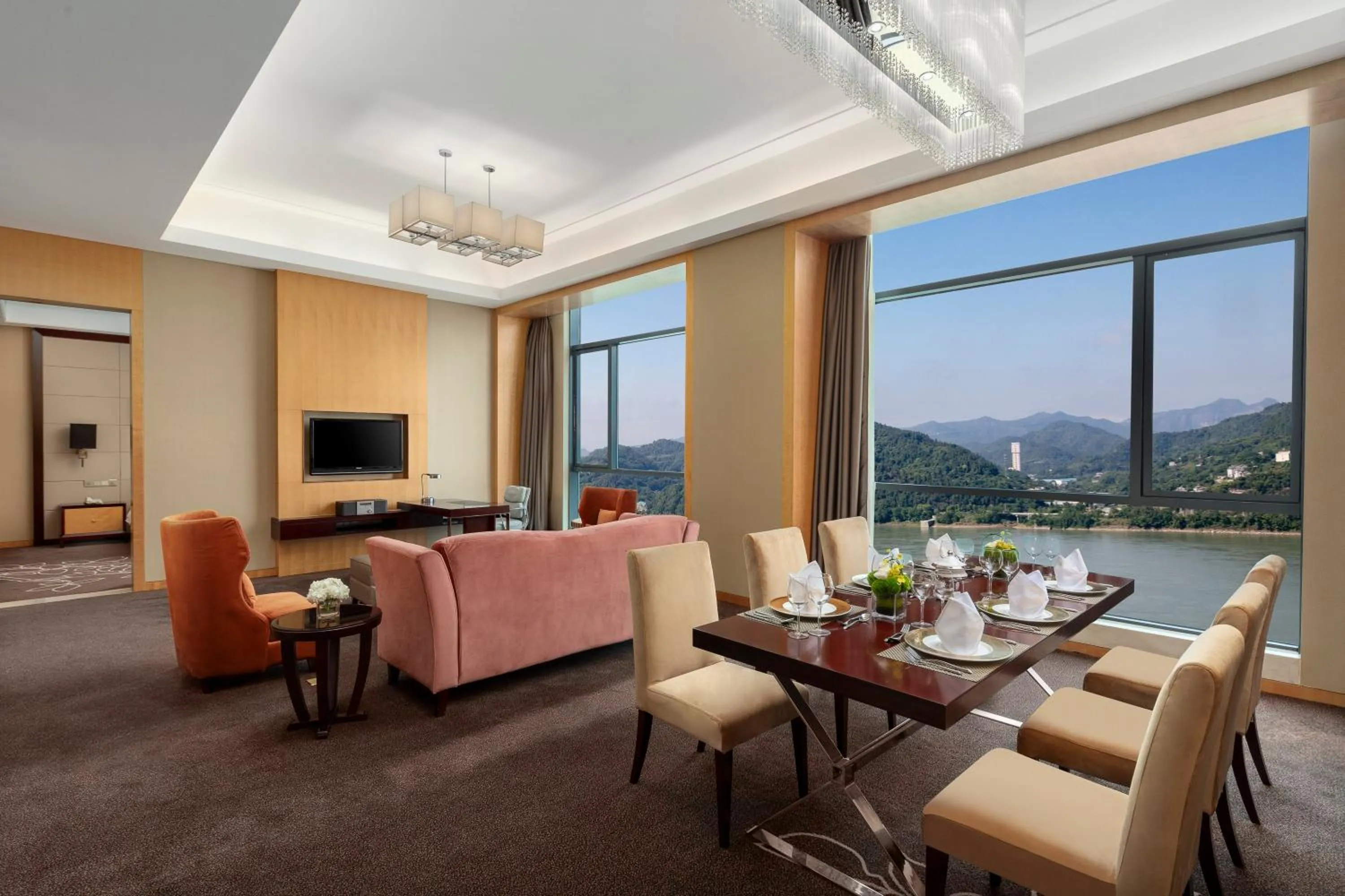 Bedroom in Crowne Plaza Yichang by IHG
