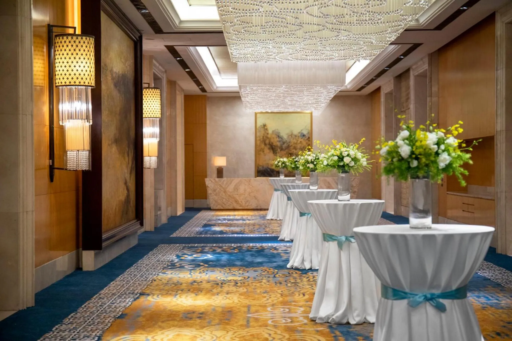 Restaurant/places to eat in Crowne Plaza Yichang by IHG