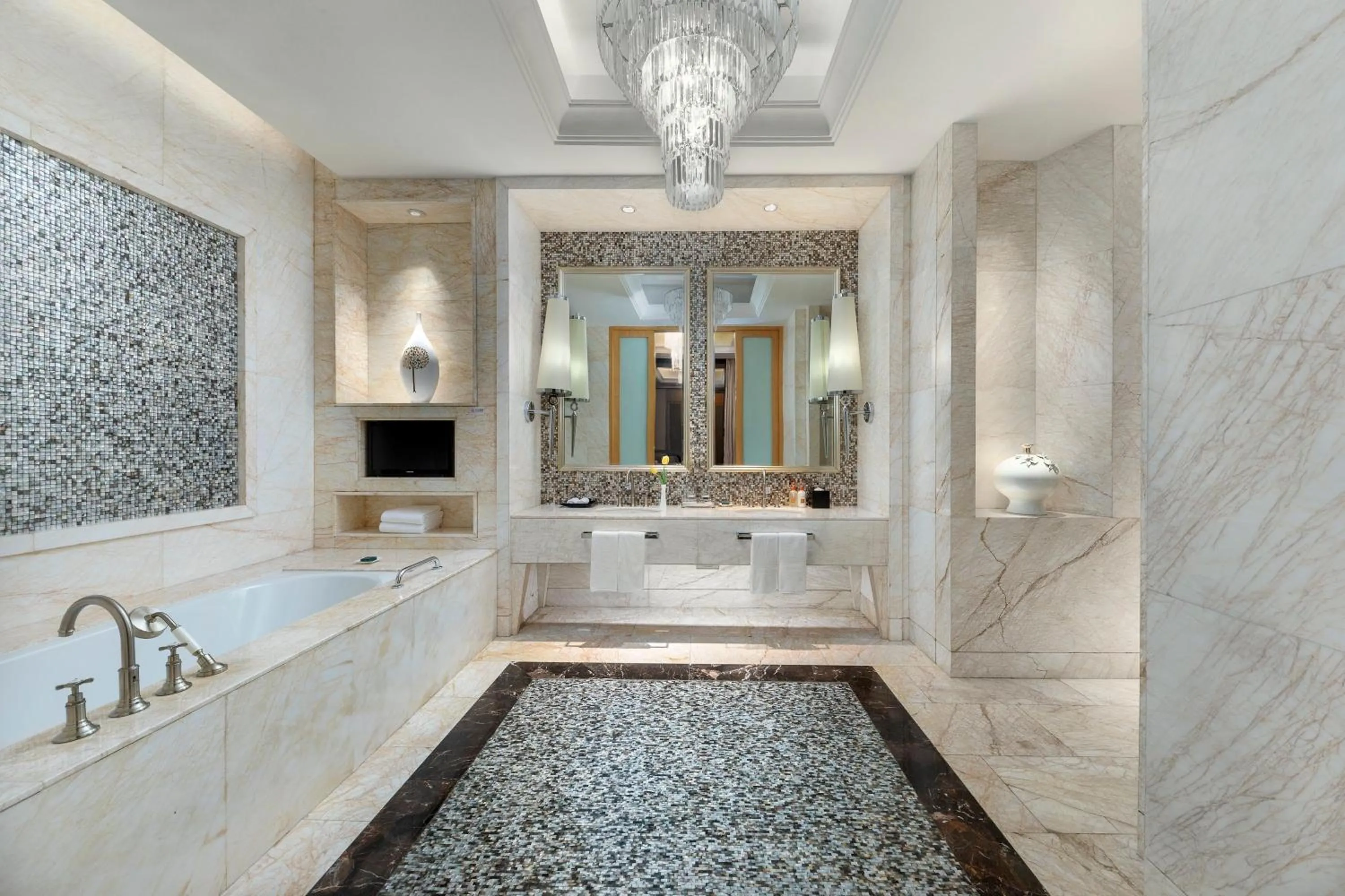 Bedroom in Crowne Plaza Yichang by IHG