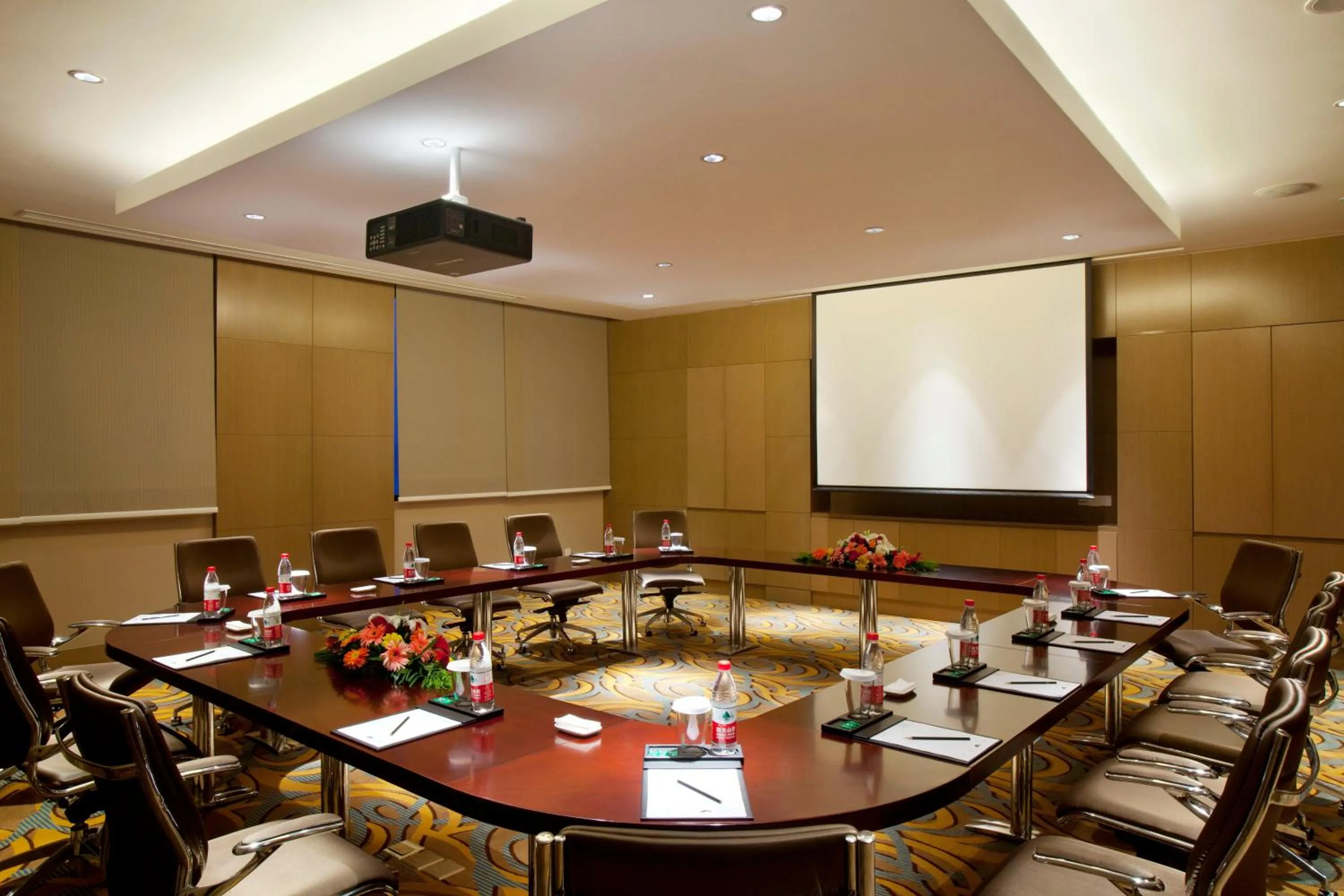 Meeting/conference room in Crowne Plaza Yichang by IHG