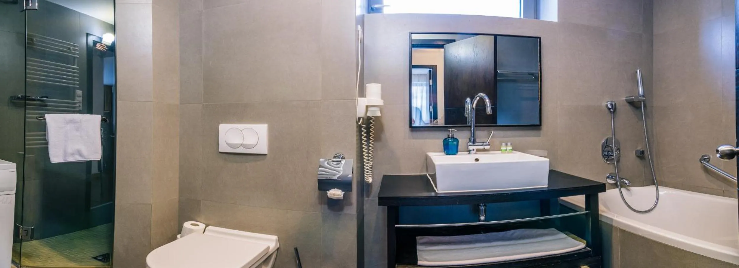 Shower in City Gardens Hotel & Wellness