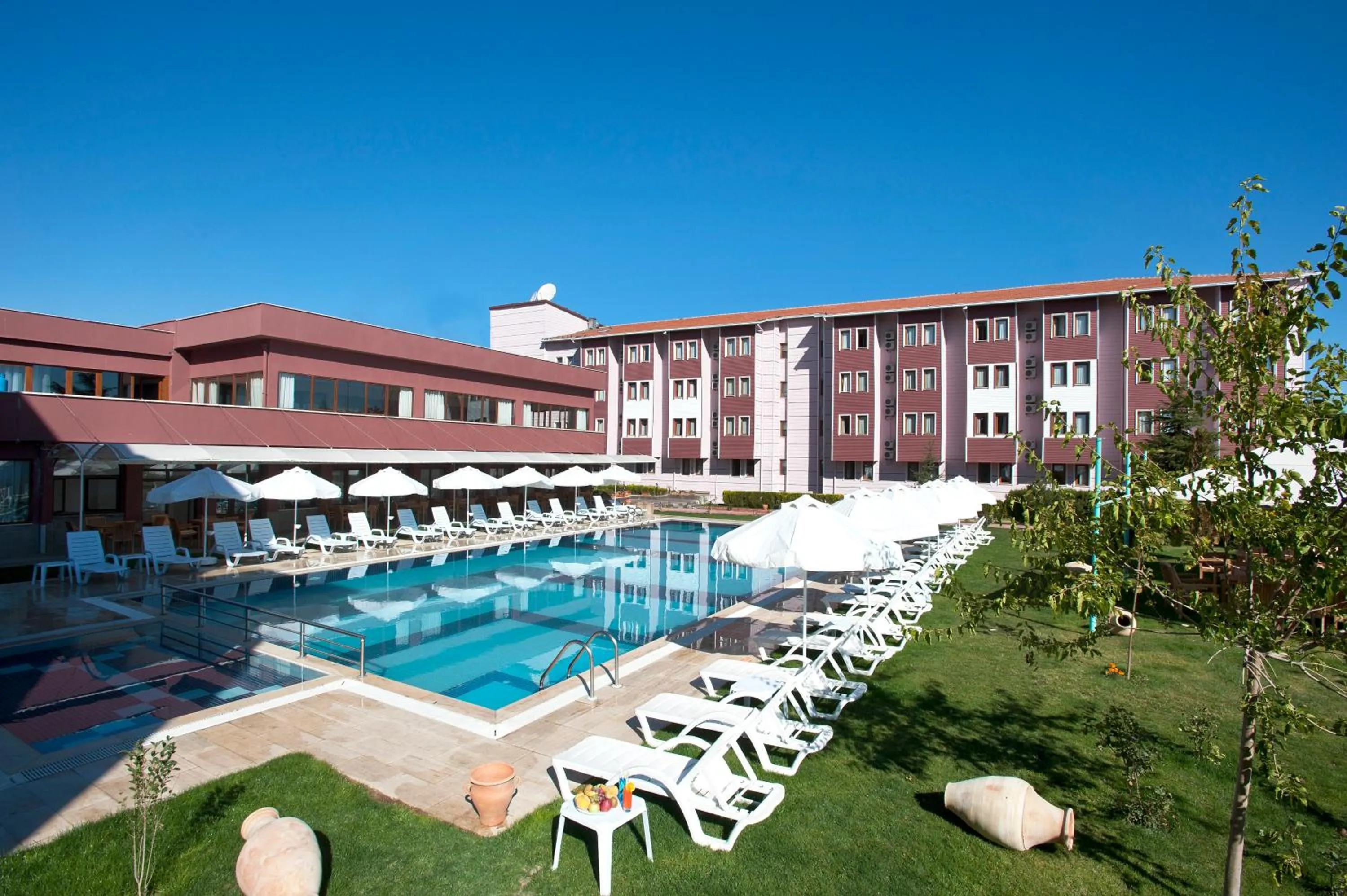 Swimming pool in Crystal Kaymakli Hotel & Spa
