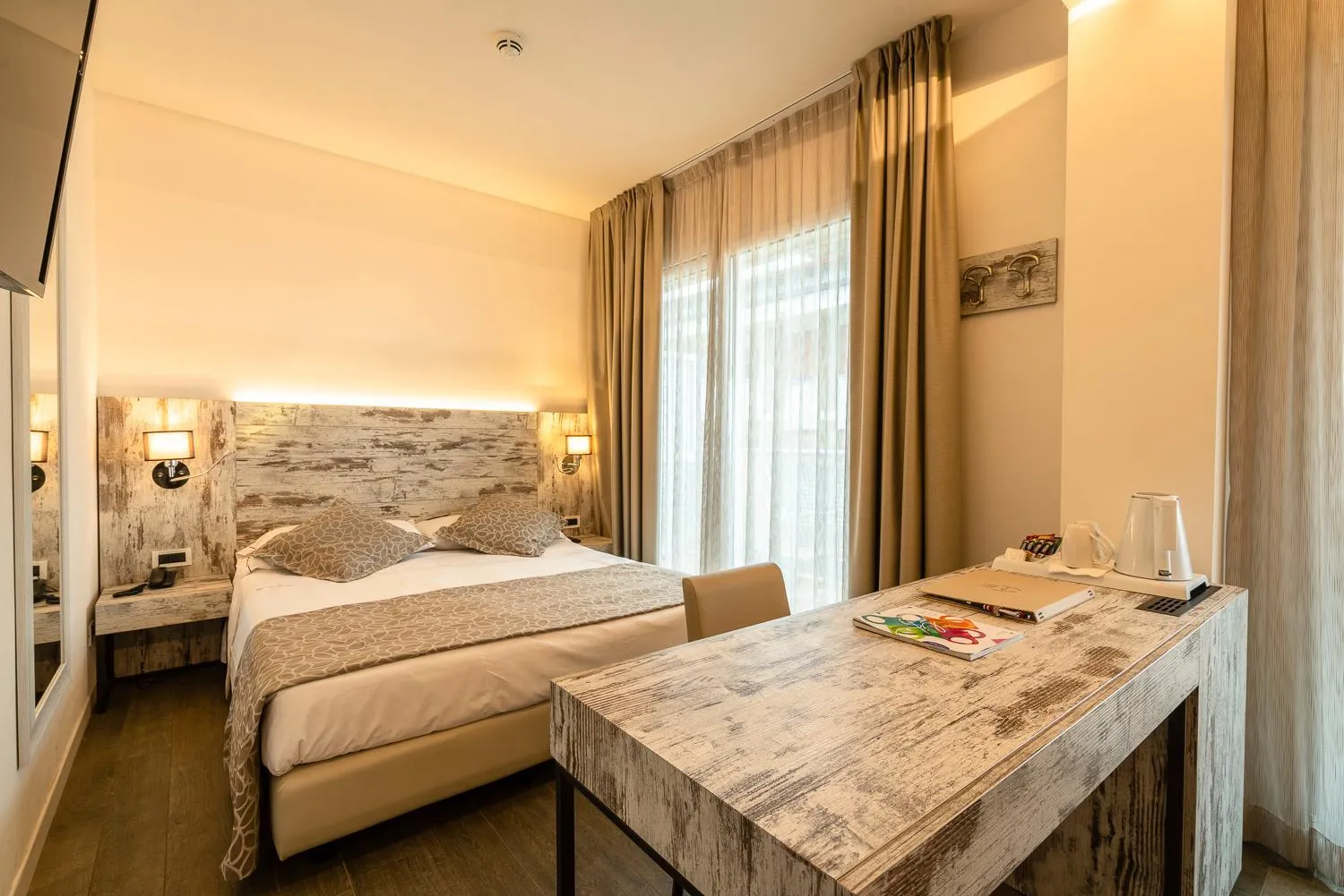 Photo of the whole room, Bed in Hotel Ambassador