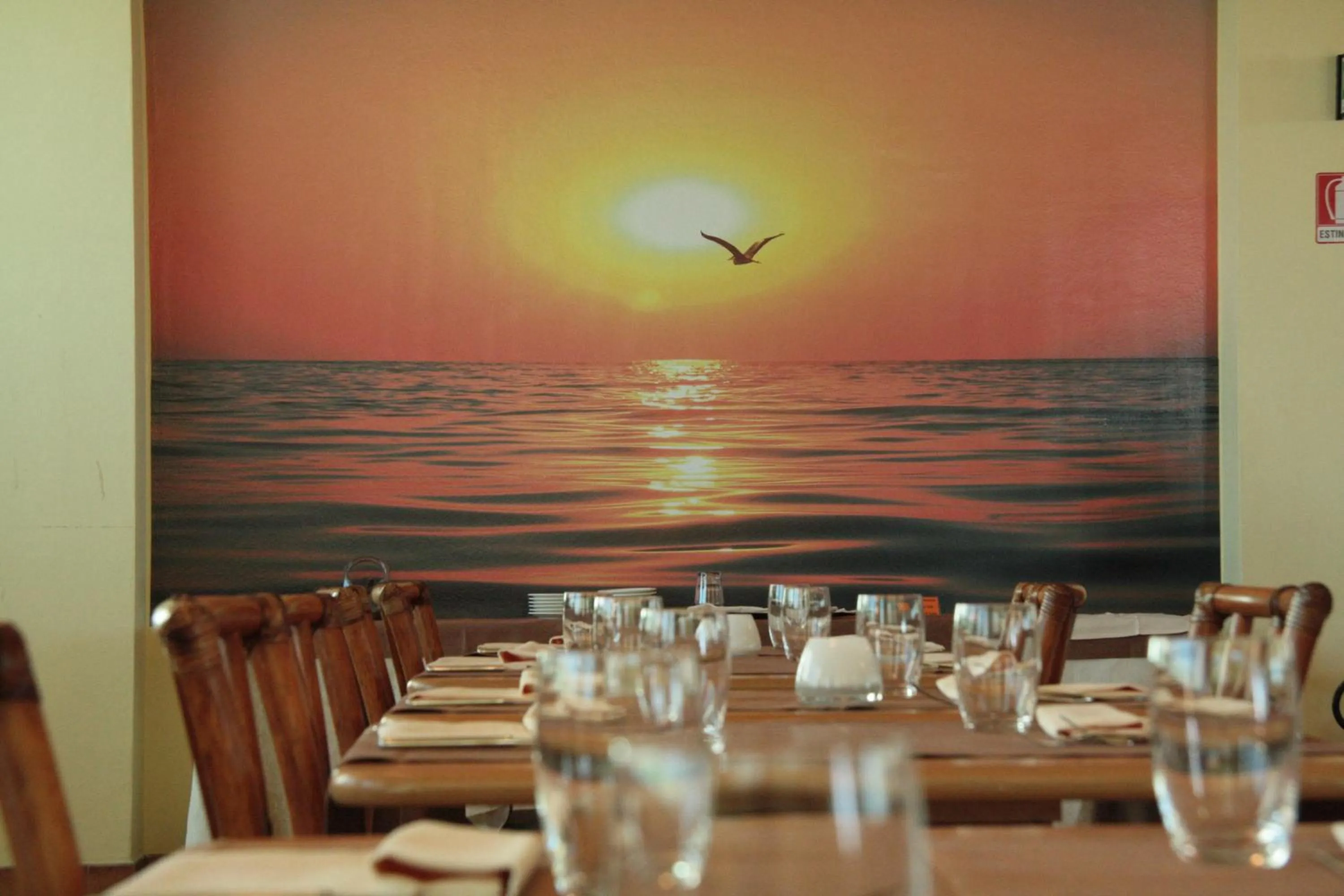 Restaurant/places to eat in Hotel Ambassador