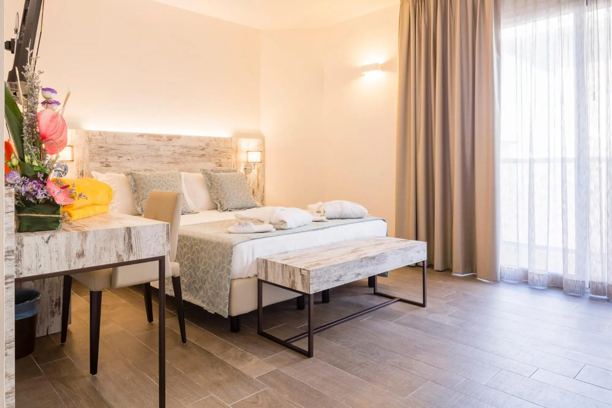 Photo of the whole room, Bed in Hotel Ambassador