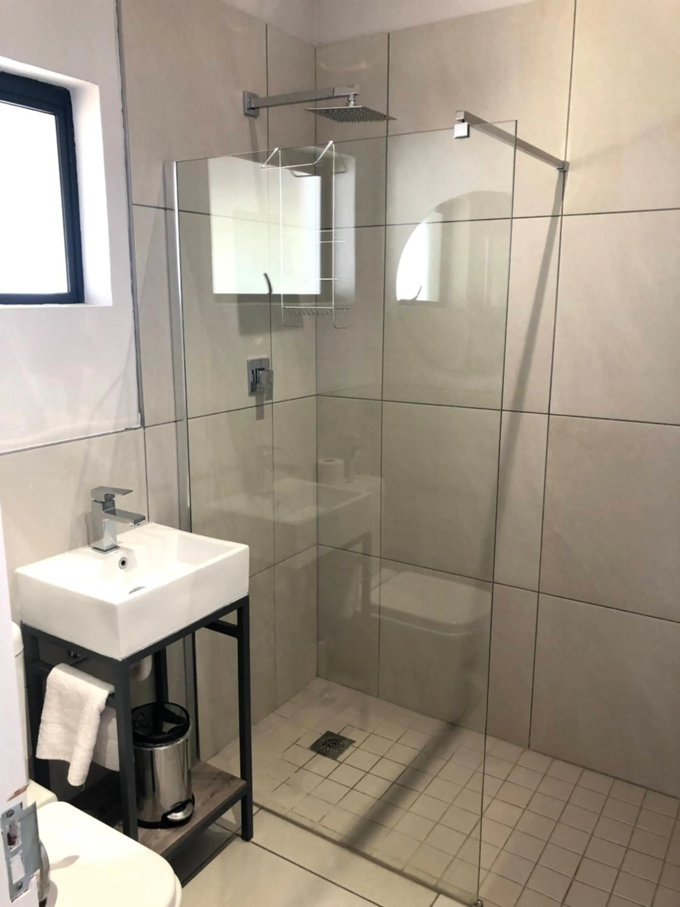 Shower in Umtali Country Inn