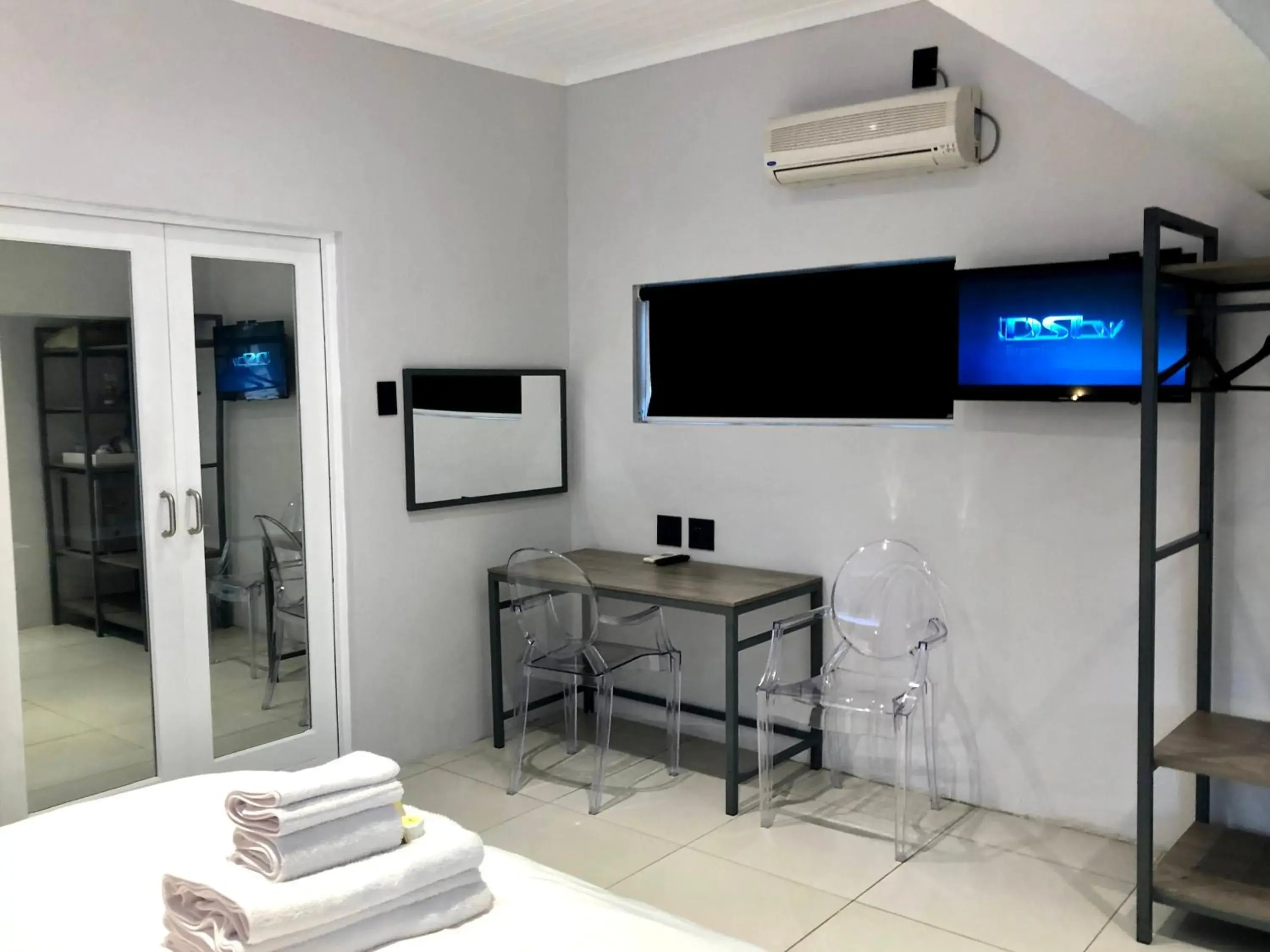 Superior Double or Twin Room in Umtali Country Inn Superior Double or Twin Room in Umtali Country Inn