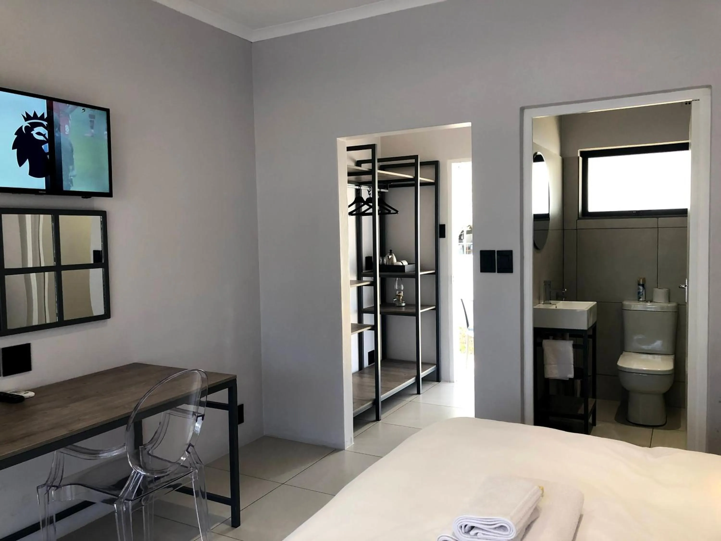 Photo of the whole room, Bed in Umtali Country Inn