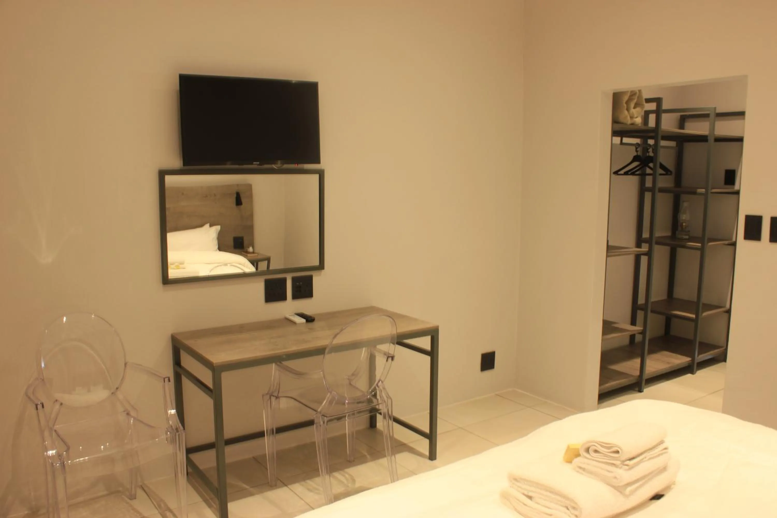 Bedroom, Bed in Umtali Country Inn