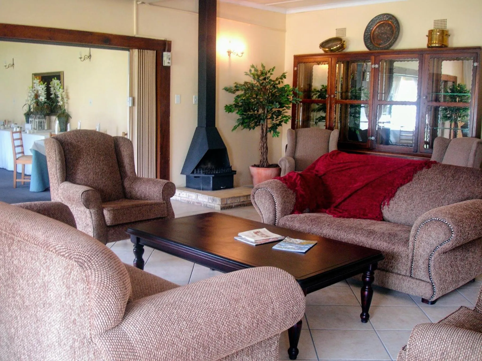 Communal lounge/ TV room in Umtali Country Inn