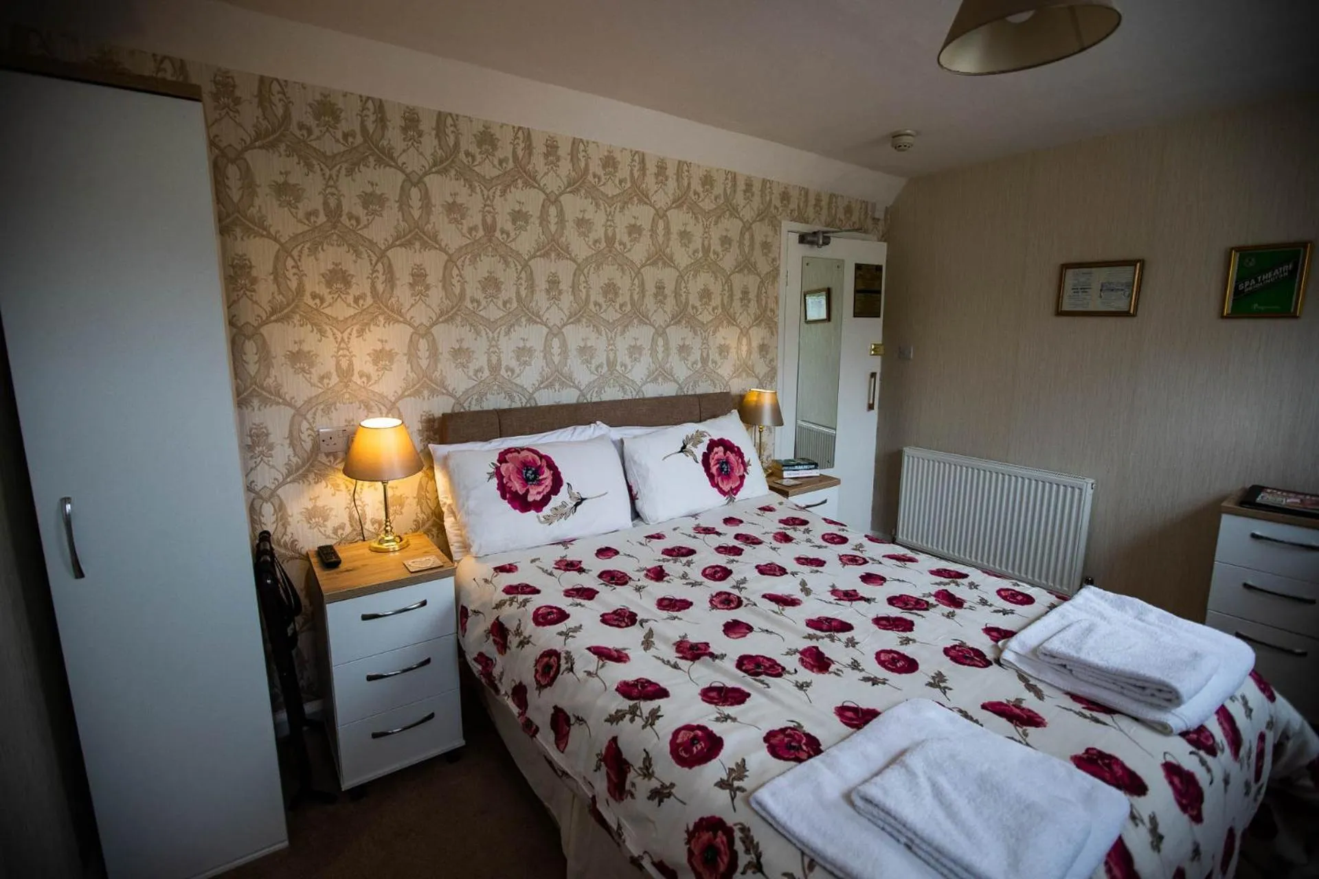 Bed in The Raincliffe Hotel