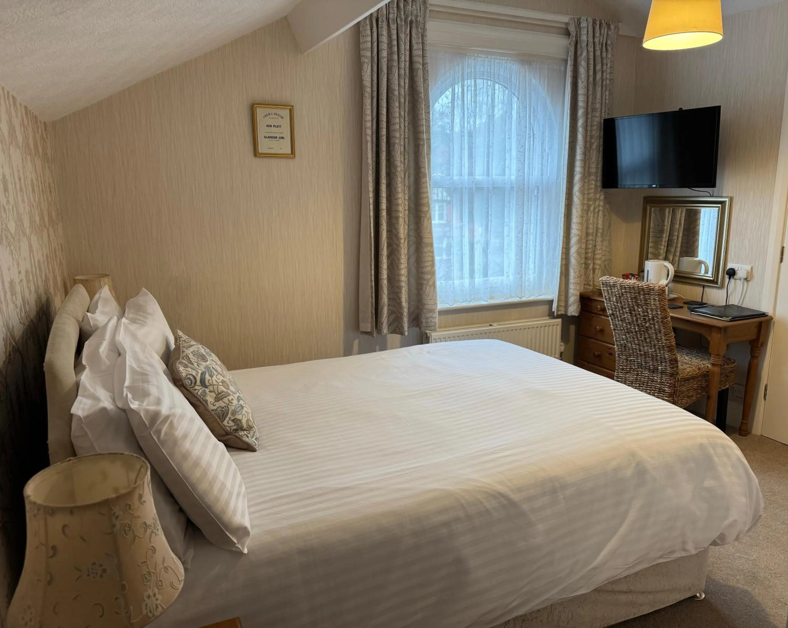 Bedroom, Bed in The Raincliffe Hotel