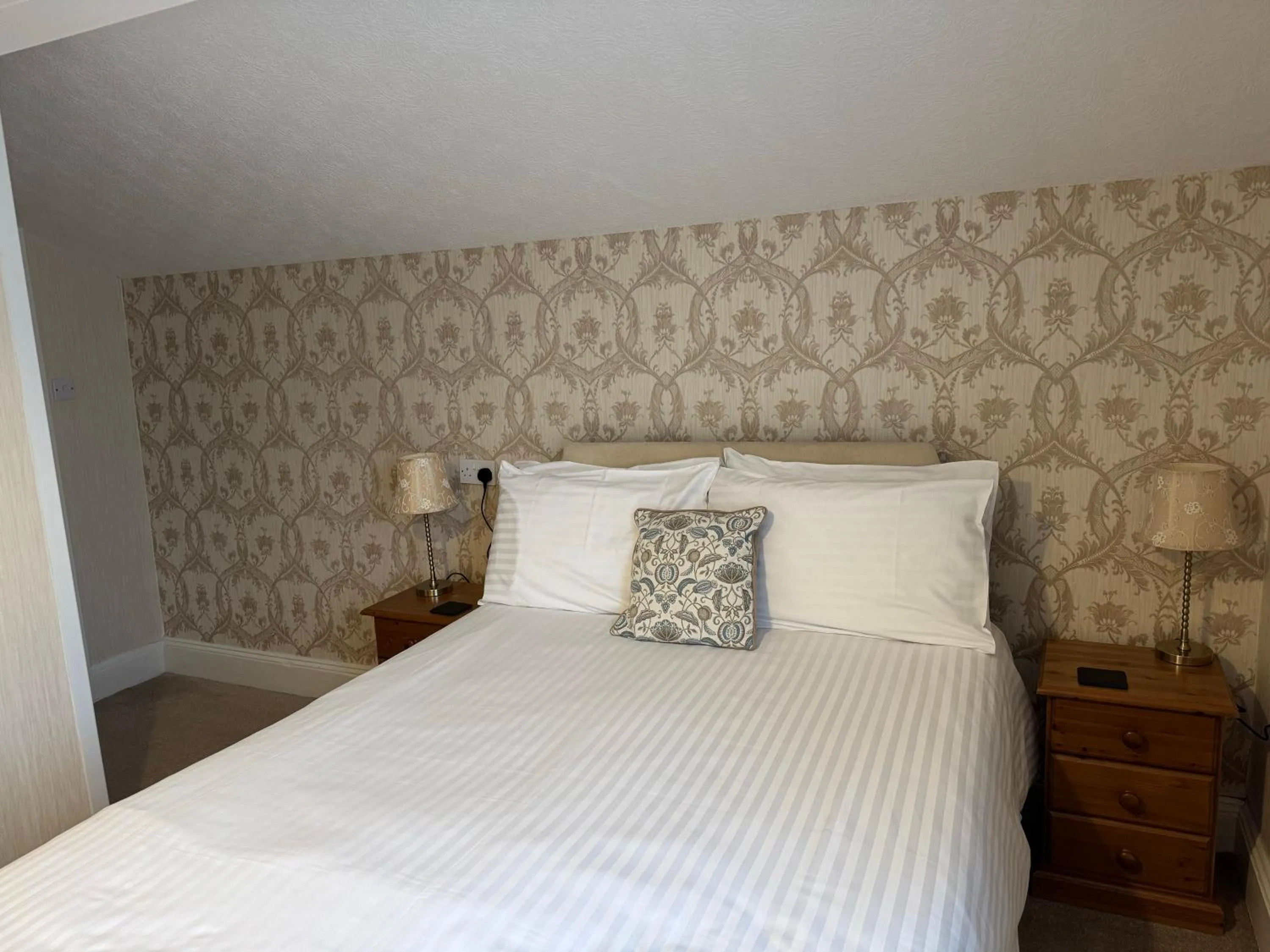 Bedroom, Bed in The Raincliffe Hotel
