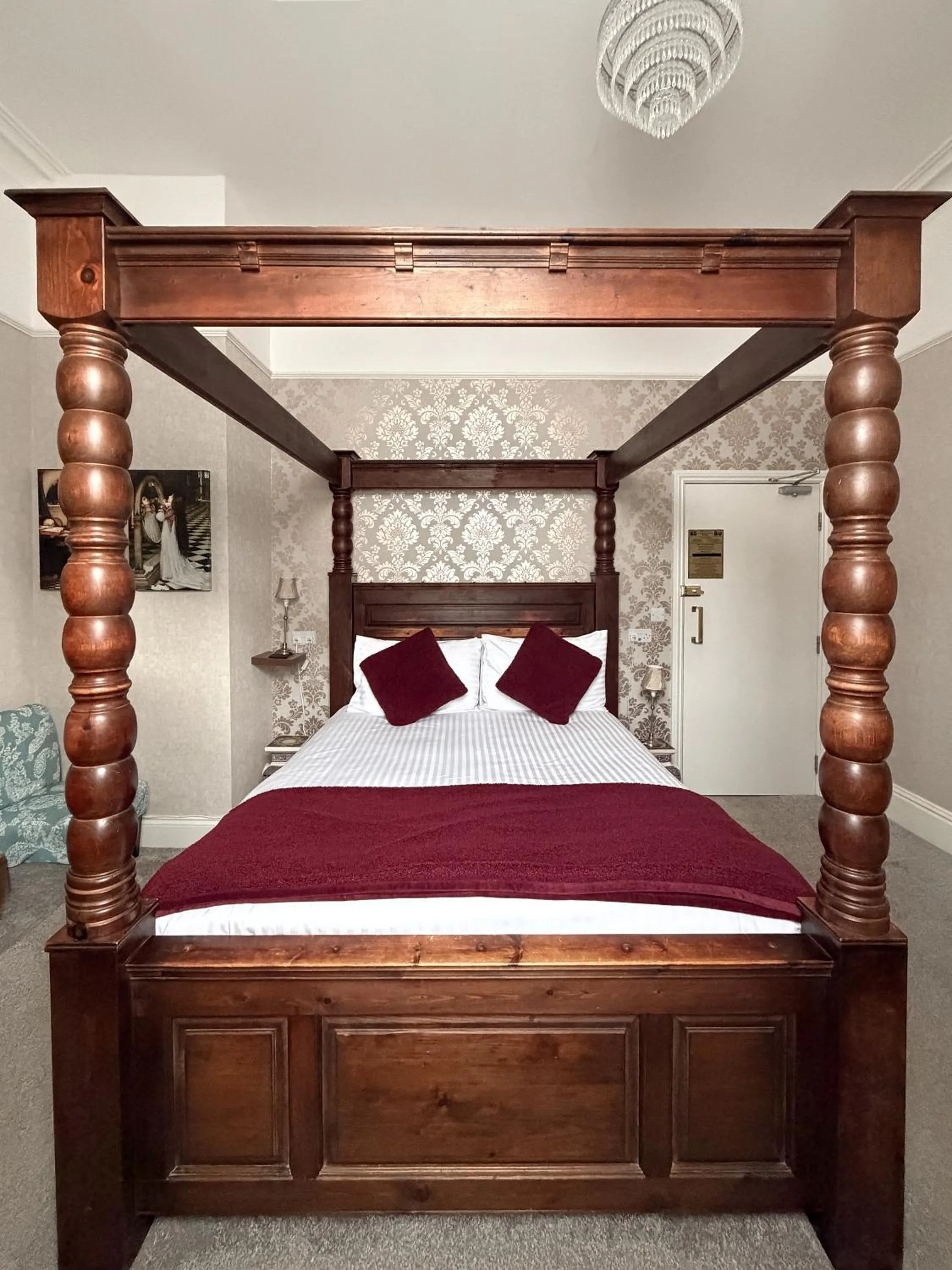 Bedroom, Bed in The Raincliffe Hotel