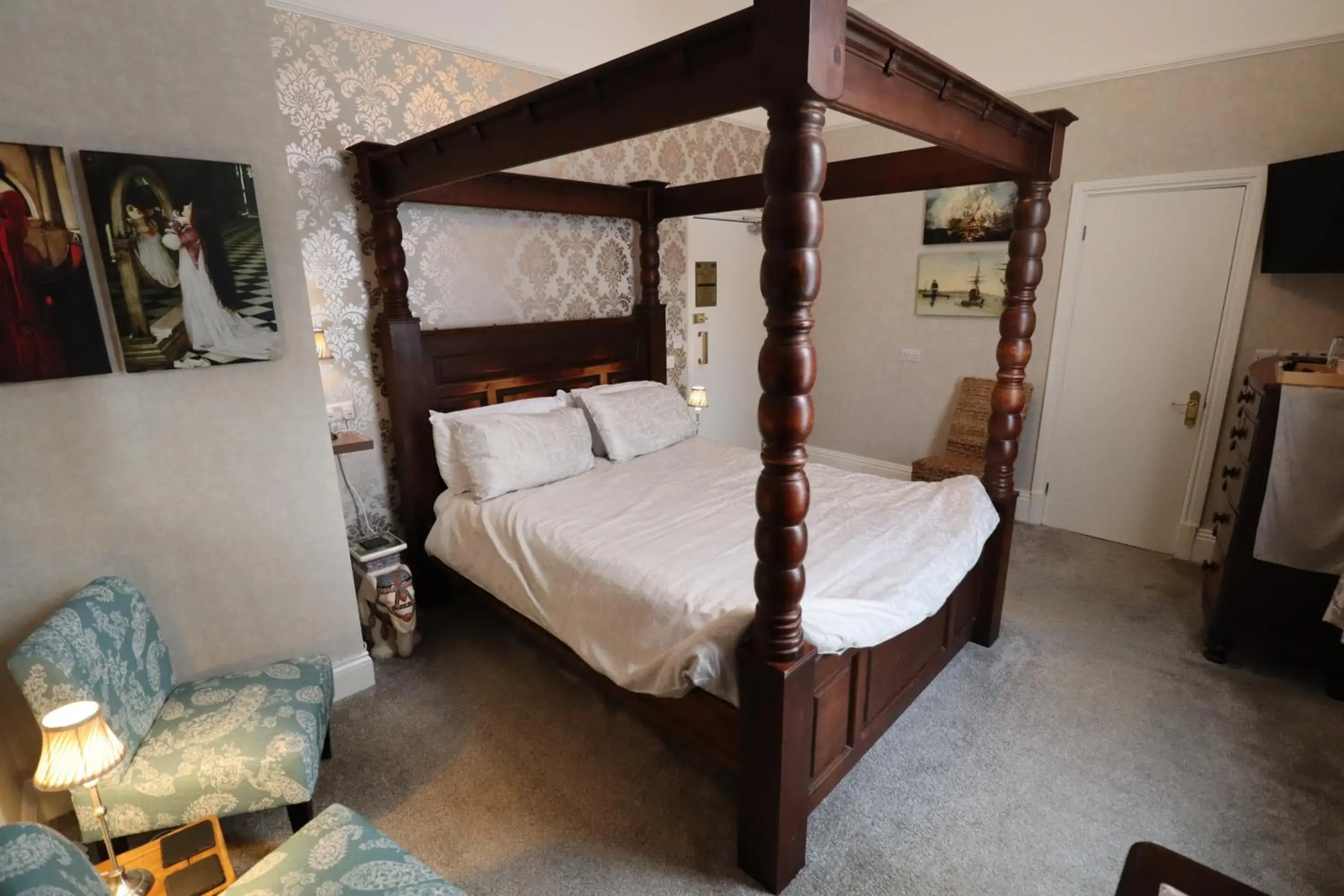 Four Poster King Room in The Raincliffe Hotel Four Poster King Room in The Raincliffe Hotel