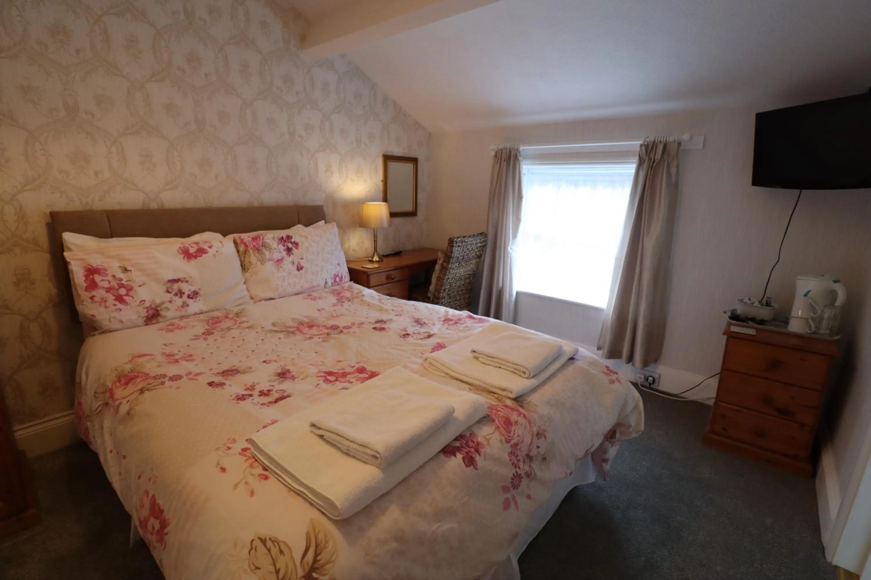 Bed in The Raincliffe Hotel