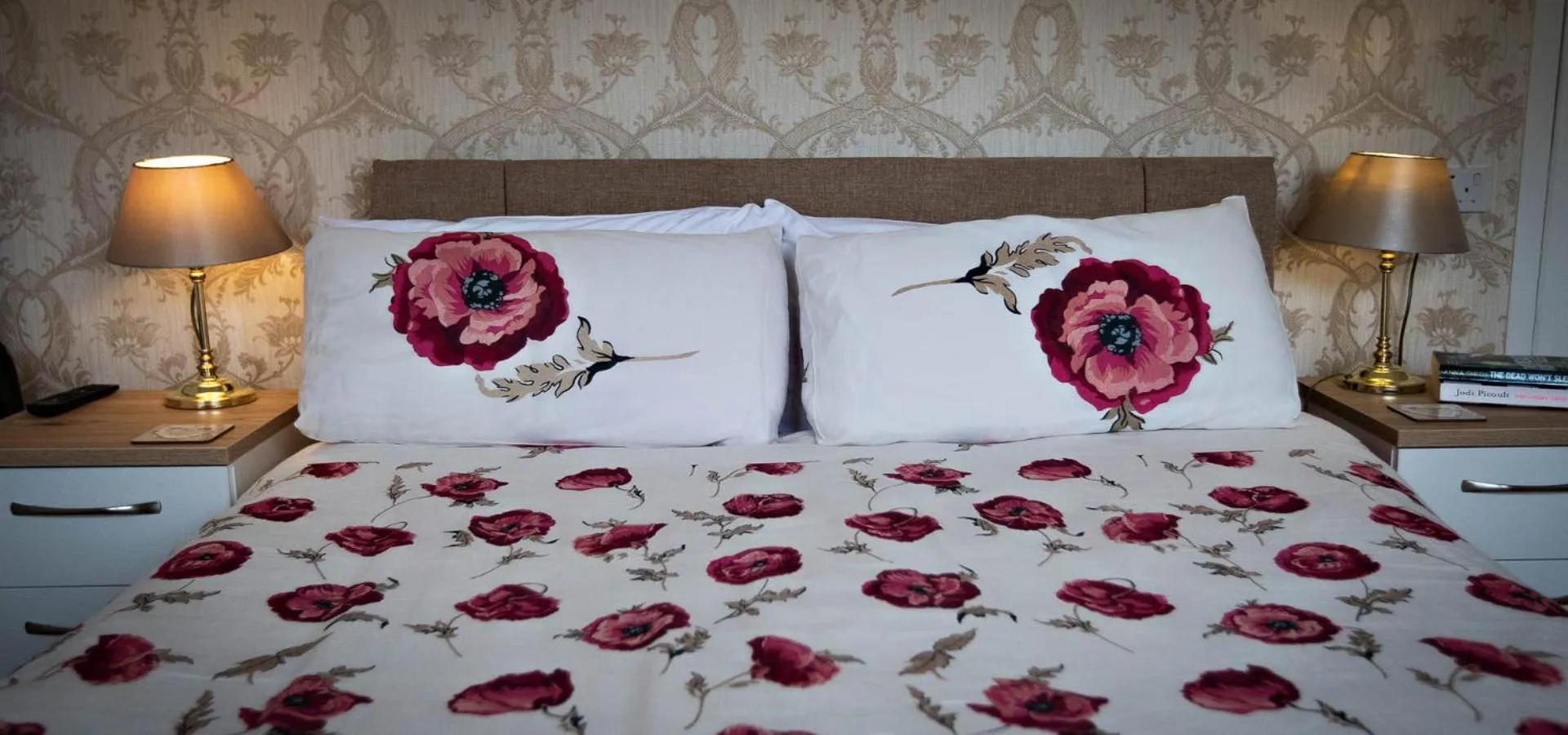 Bed in The Raincliffe Hotel