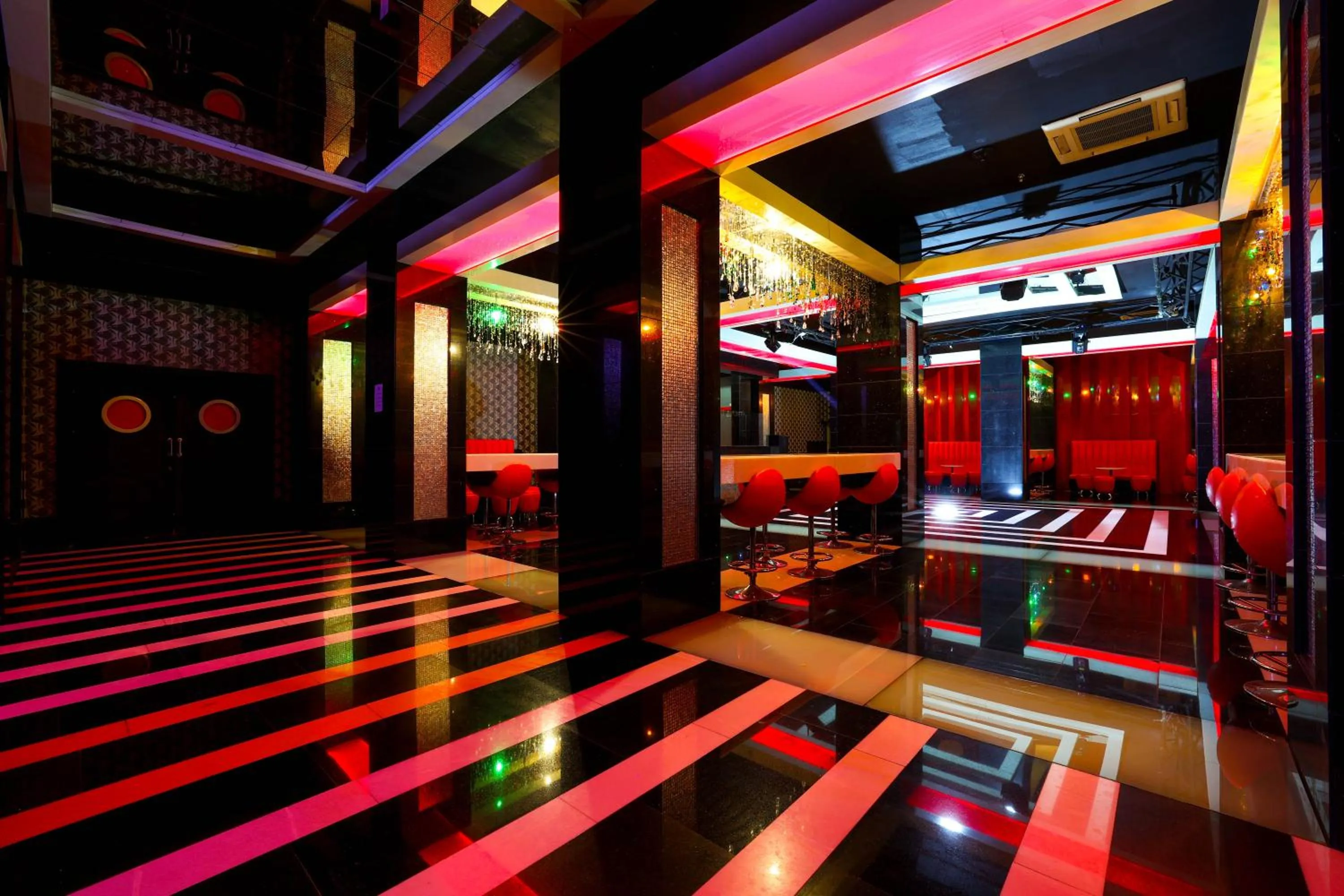 Evening entertainment in Crystal De Luxe Comfort Collection - All Inclusive