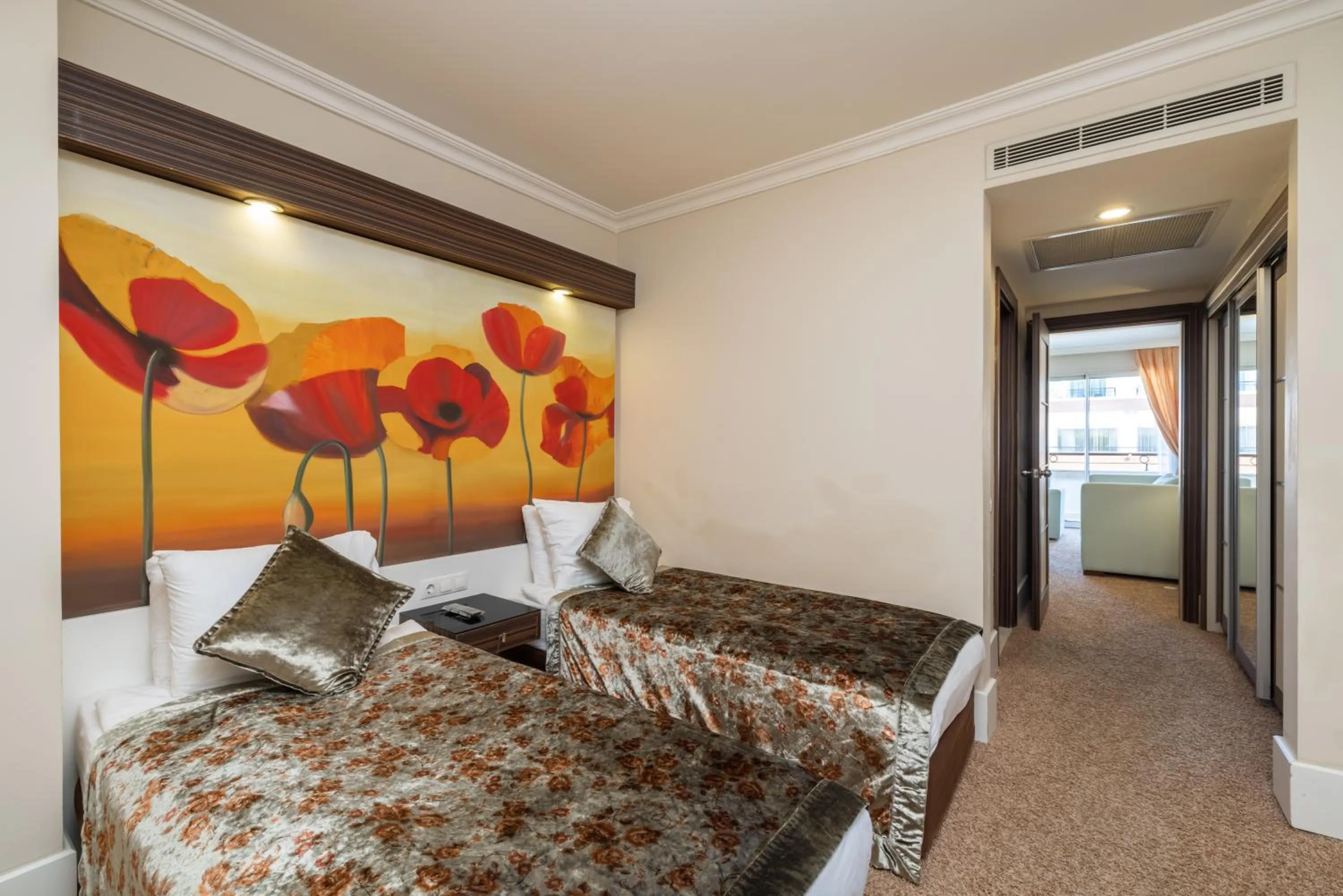 Property building, Bed in Crystal De Luxe Comfort Collection - All Inclusive