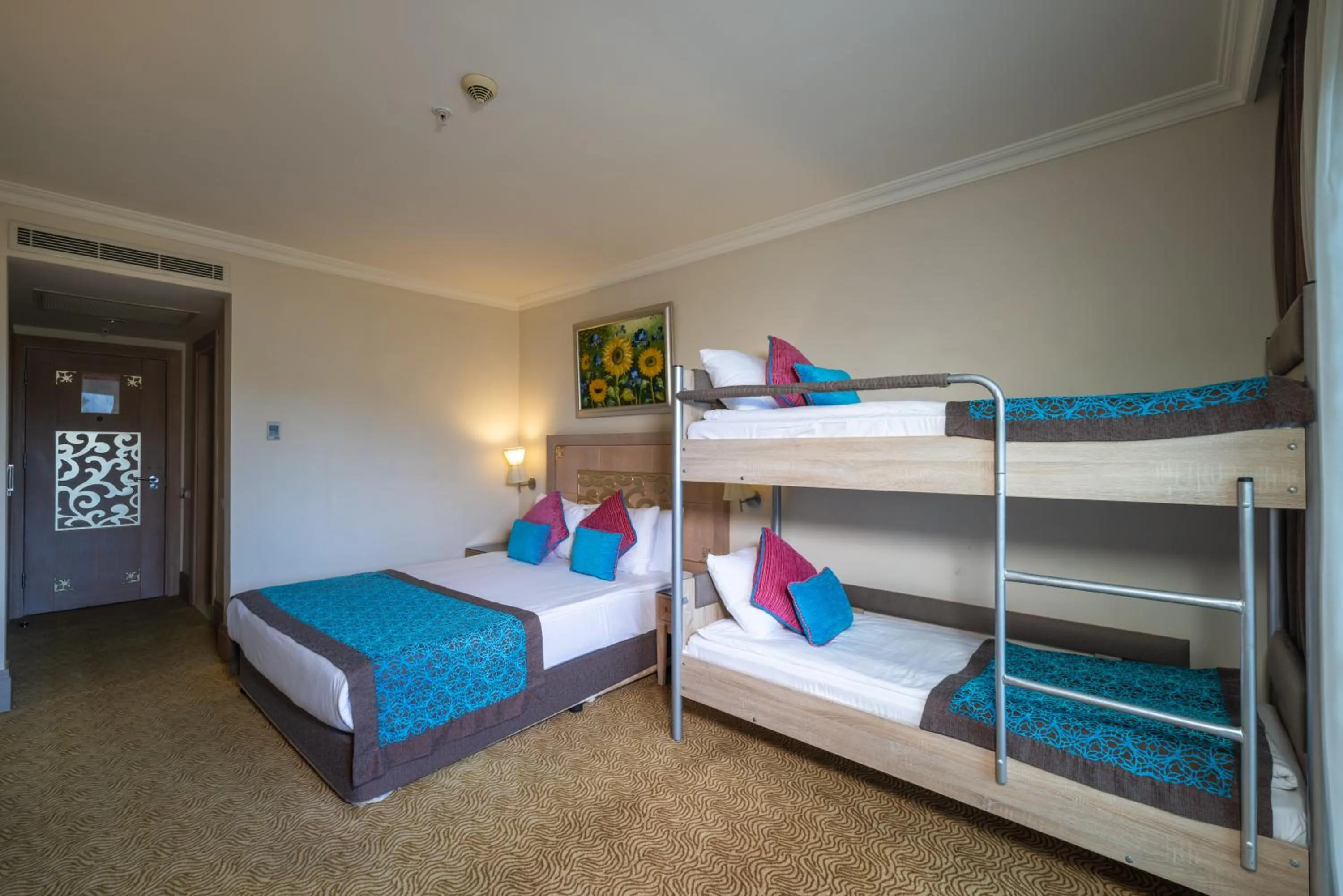 Property building, Bed in Crystal De Luxe Comfort Collection - All Inclusive