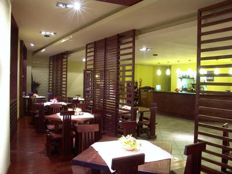 Restaurant/places to eat in Hotel Oasis