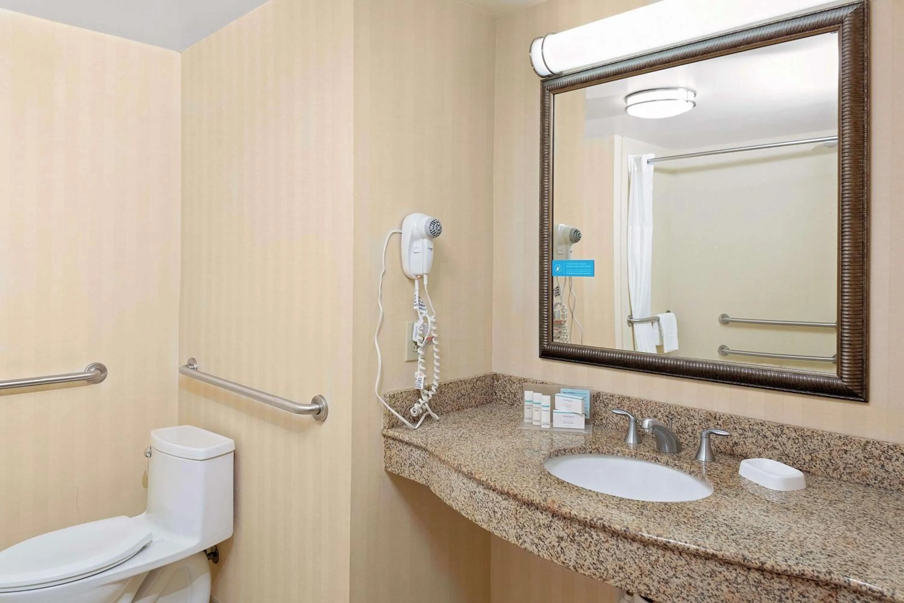 Bathroom in Hampton Inn Atlanta-Fairburn