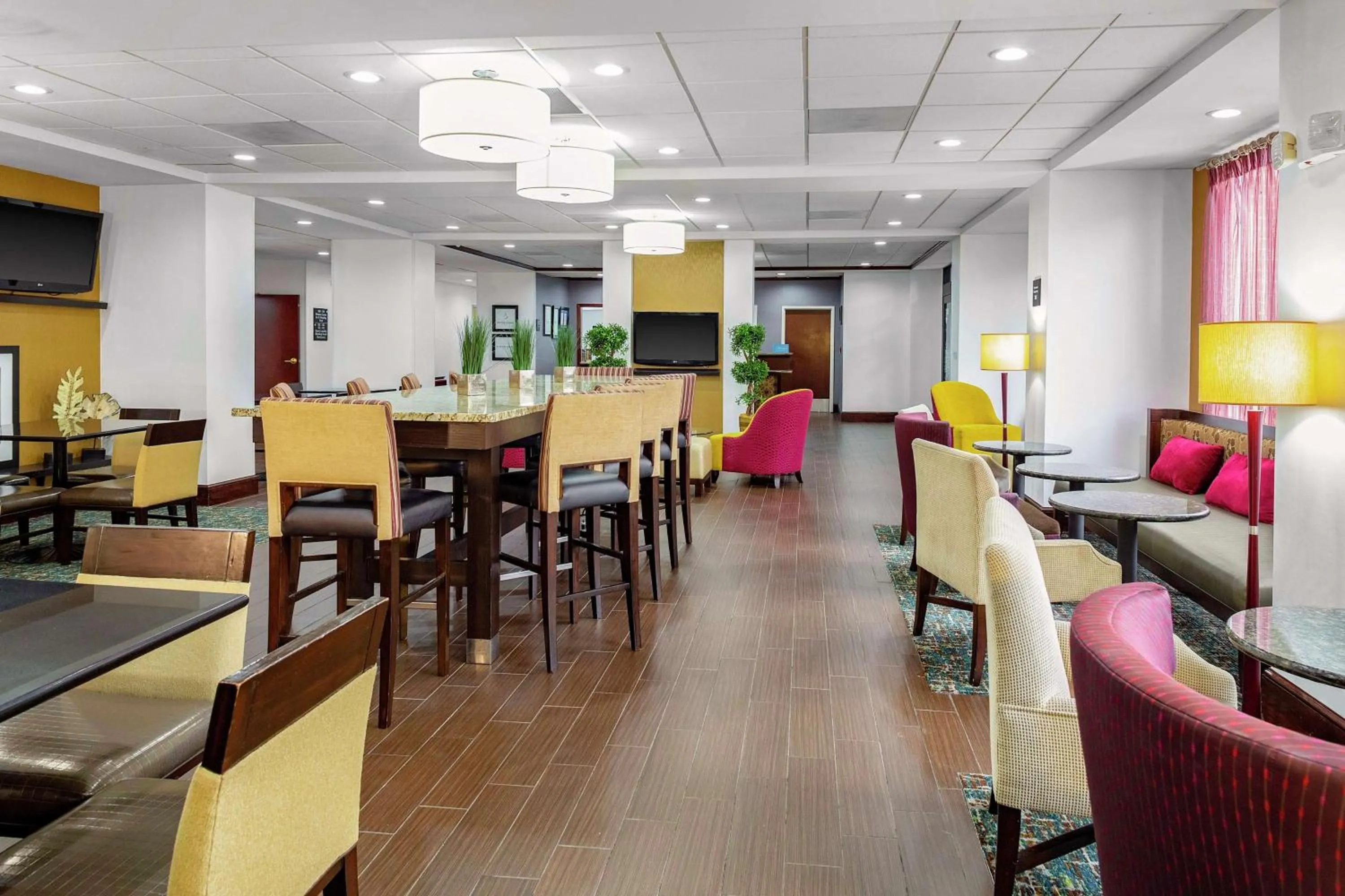 Restaurant/places to eat in Hampton Inn Atlanta-Fairburn