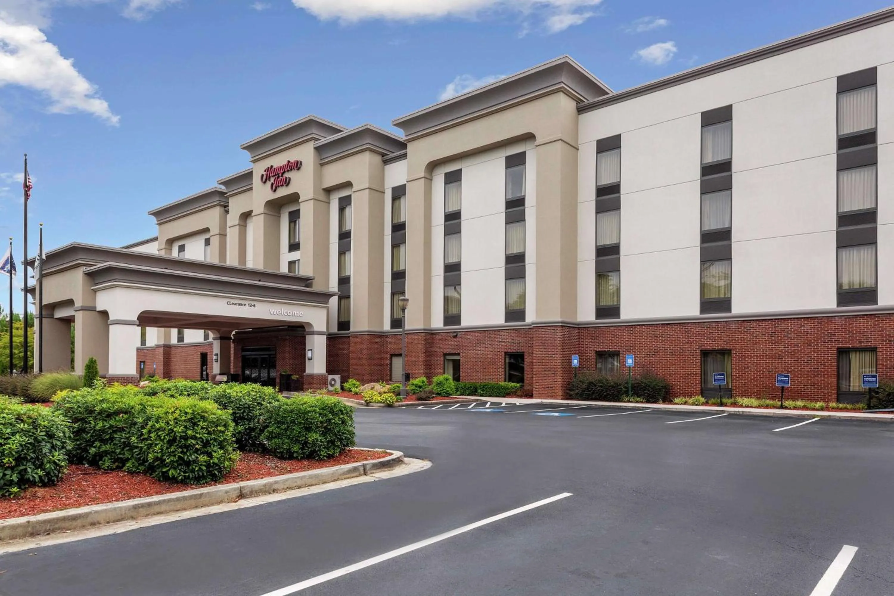 Property building in Hampton Inn Atlanta-Fairburn