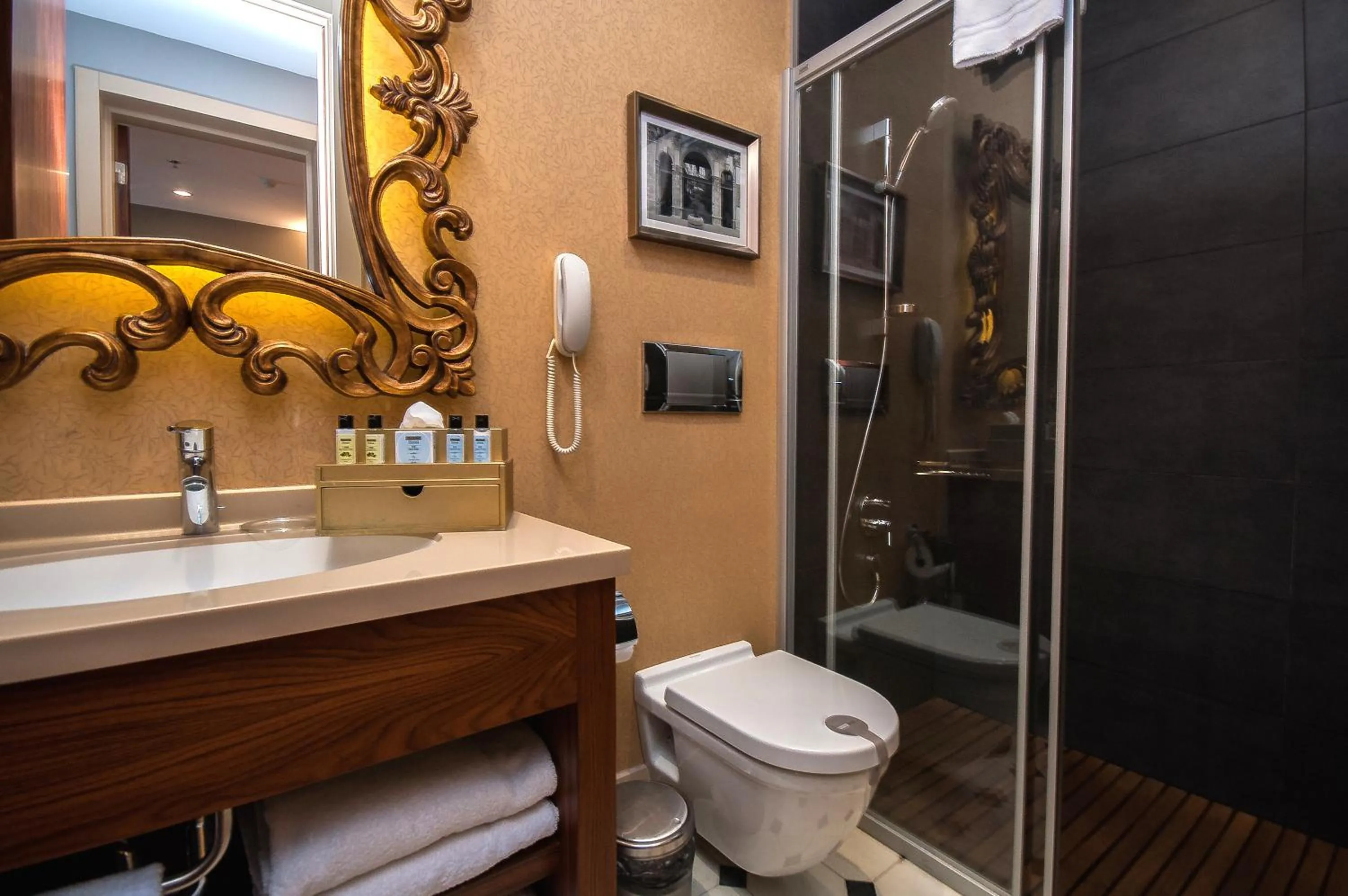 Shower in The Story Hotel Pera