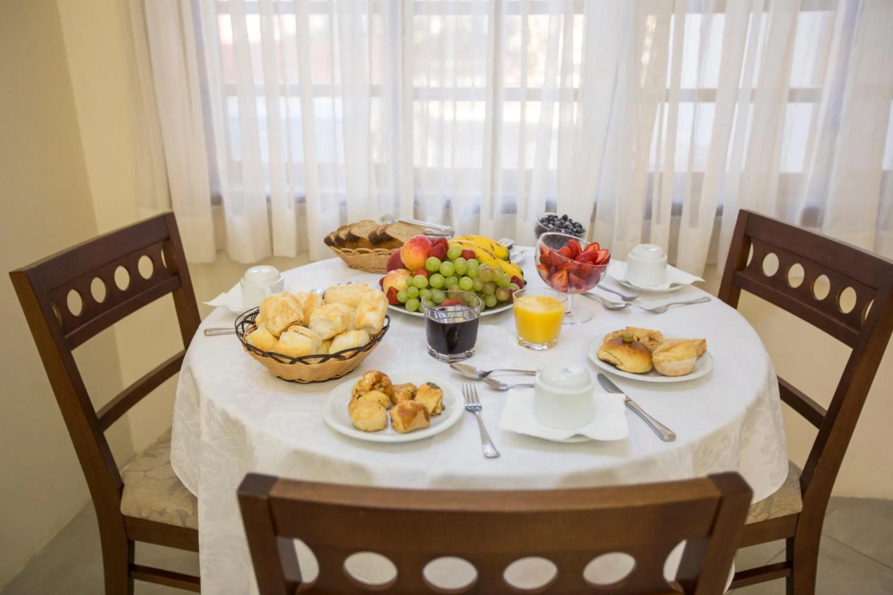 Buffet breakfast in Pousada Big Bear