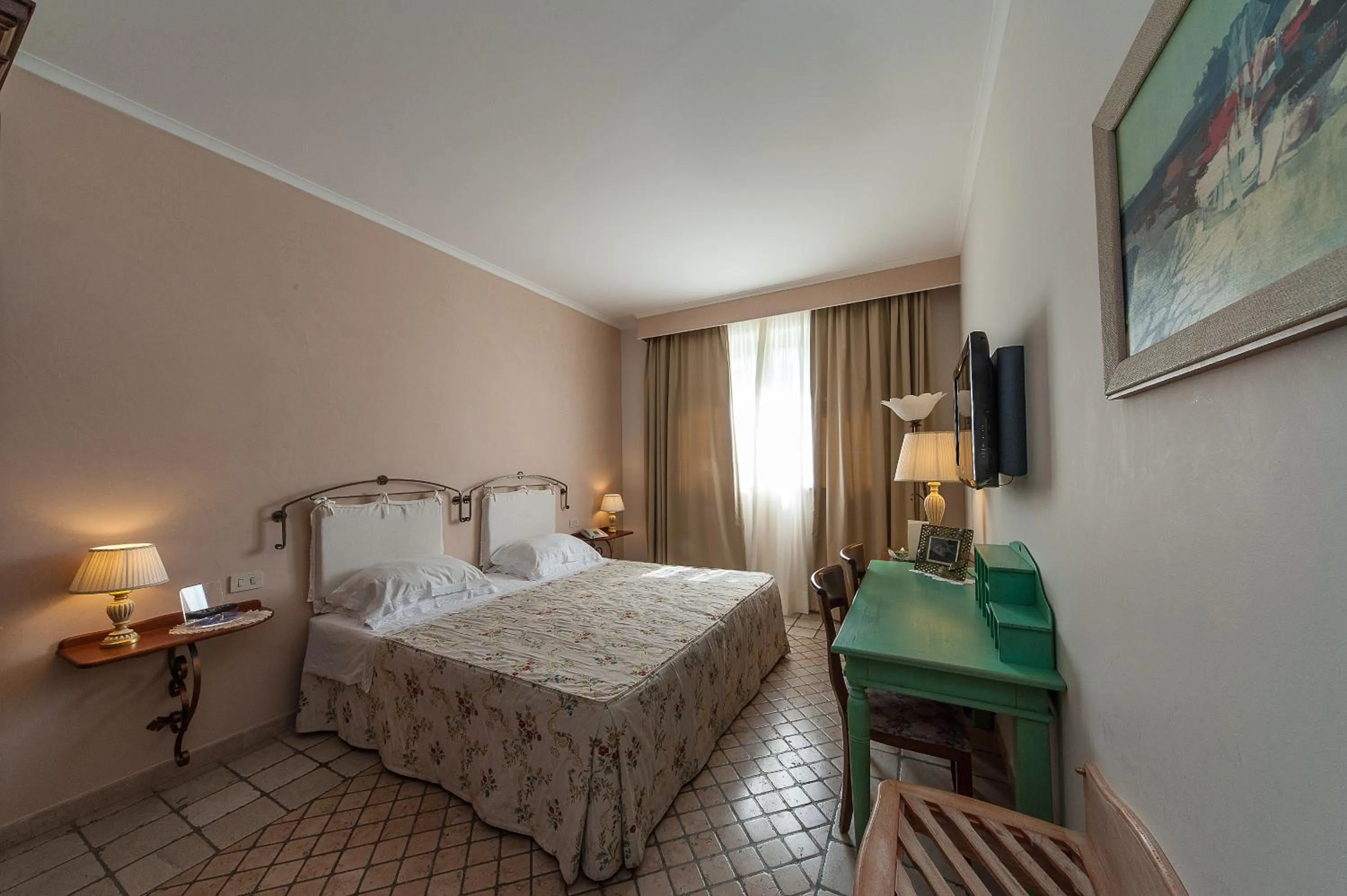 Day, Bed in Albergo La Primula
