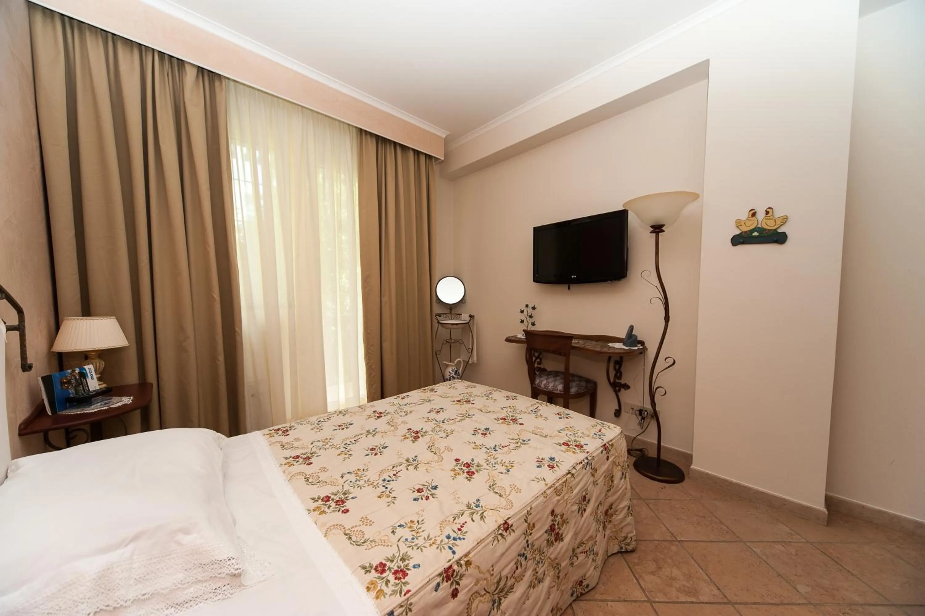 Photo of the whole room, Bed in Albergo La Primula