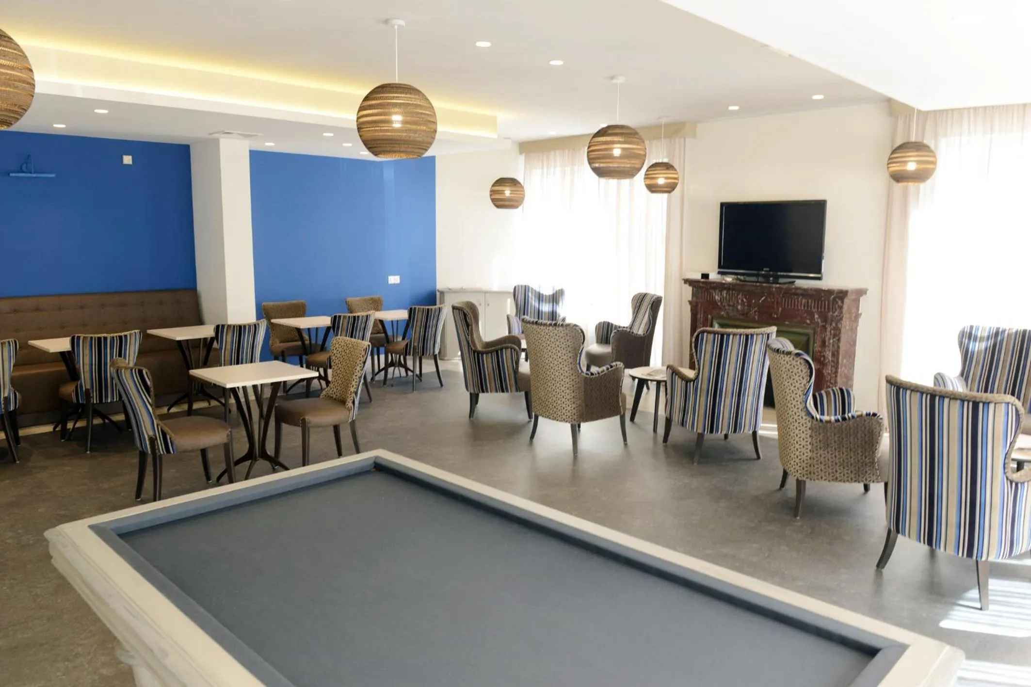 Communal lounge/ TV room in La Résidence des Thermes