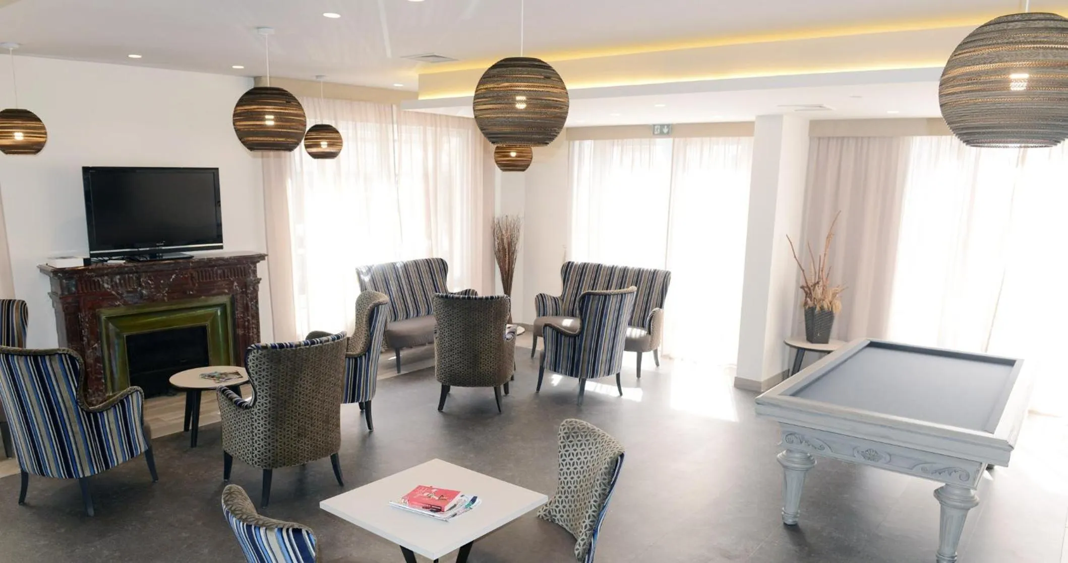 Communal lounge/ TV room in La Résidence des Thermes